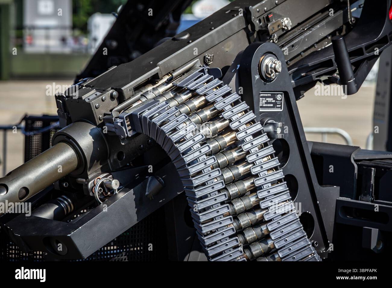 Cintura di munizioni su una mitragliatrice pesante m2 Browning. Fassberg, Germania - 8 giugno 2024 Foto Stock