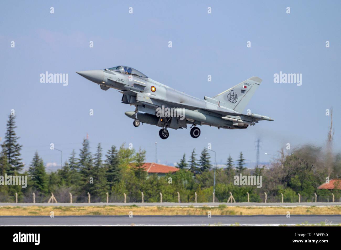 Konya, Turchia - 07.02.2025: Diversi aerei da guerra provenienti da Turchia, Stati Uniti, Qatar, Egitto, Ungheria, le forze aeree dell'Azerbaigian e dell'Arabia Saudita si riuniscono per un Foto Stock