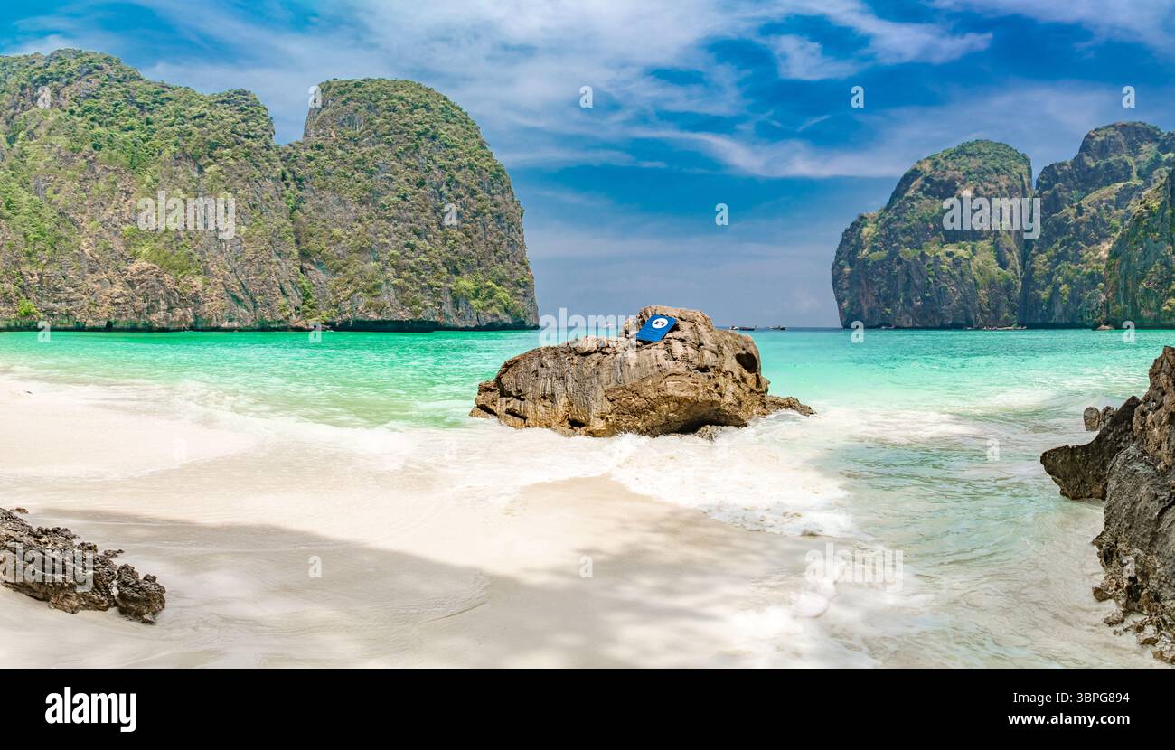 panorama Maya Bay sull'isola Phi Phi Lee, Thailandia Foto Stock