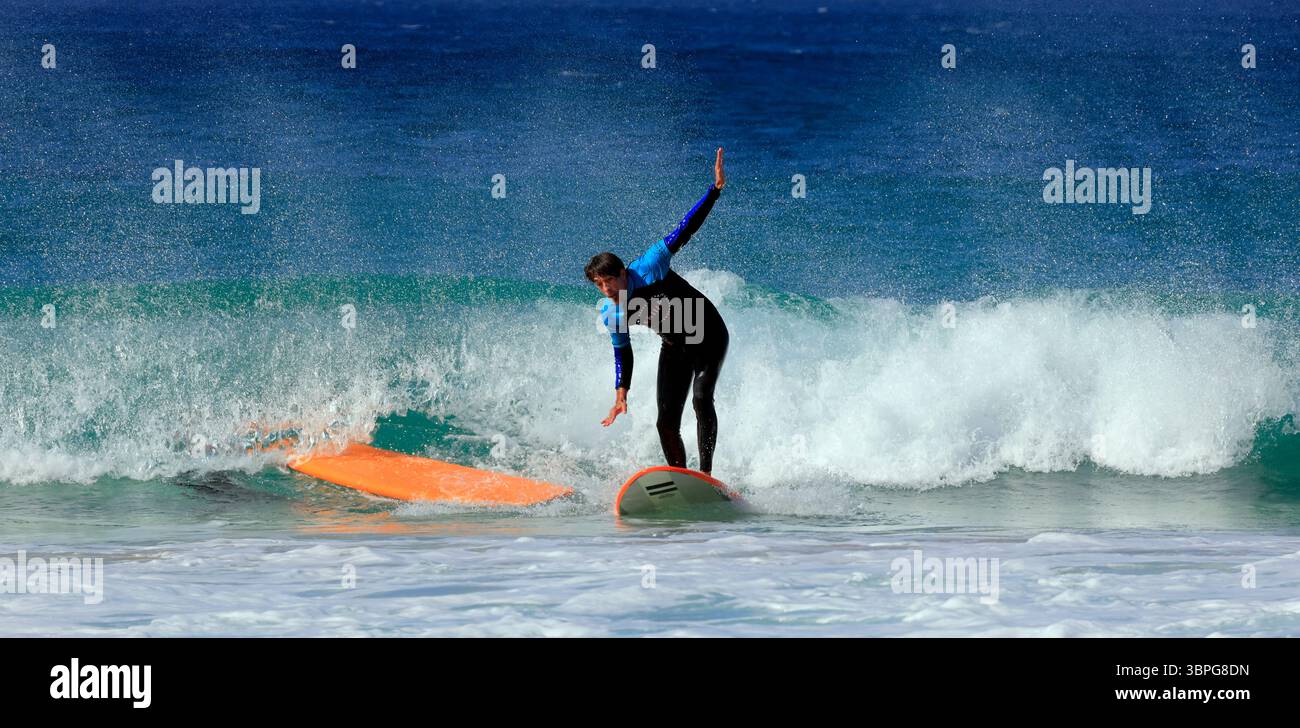 Scuole di surf a Piedra Playa, El Cotillo, Fuerteventura, Isole Canarie, Spagna, Europa, UE. Presa a dicembre 2024 Foto Stock