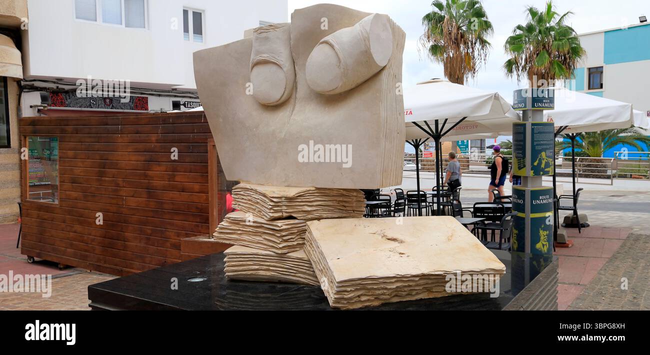 Scultura delle mani, parco di sculture di Puerto del Rosario, Fuerteventura, Isole Canarie, Spagna, Europa, UE. Preso il 2024 Foto Stock