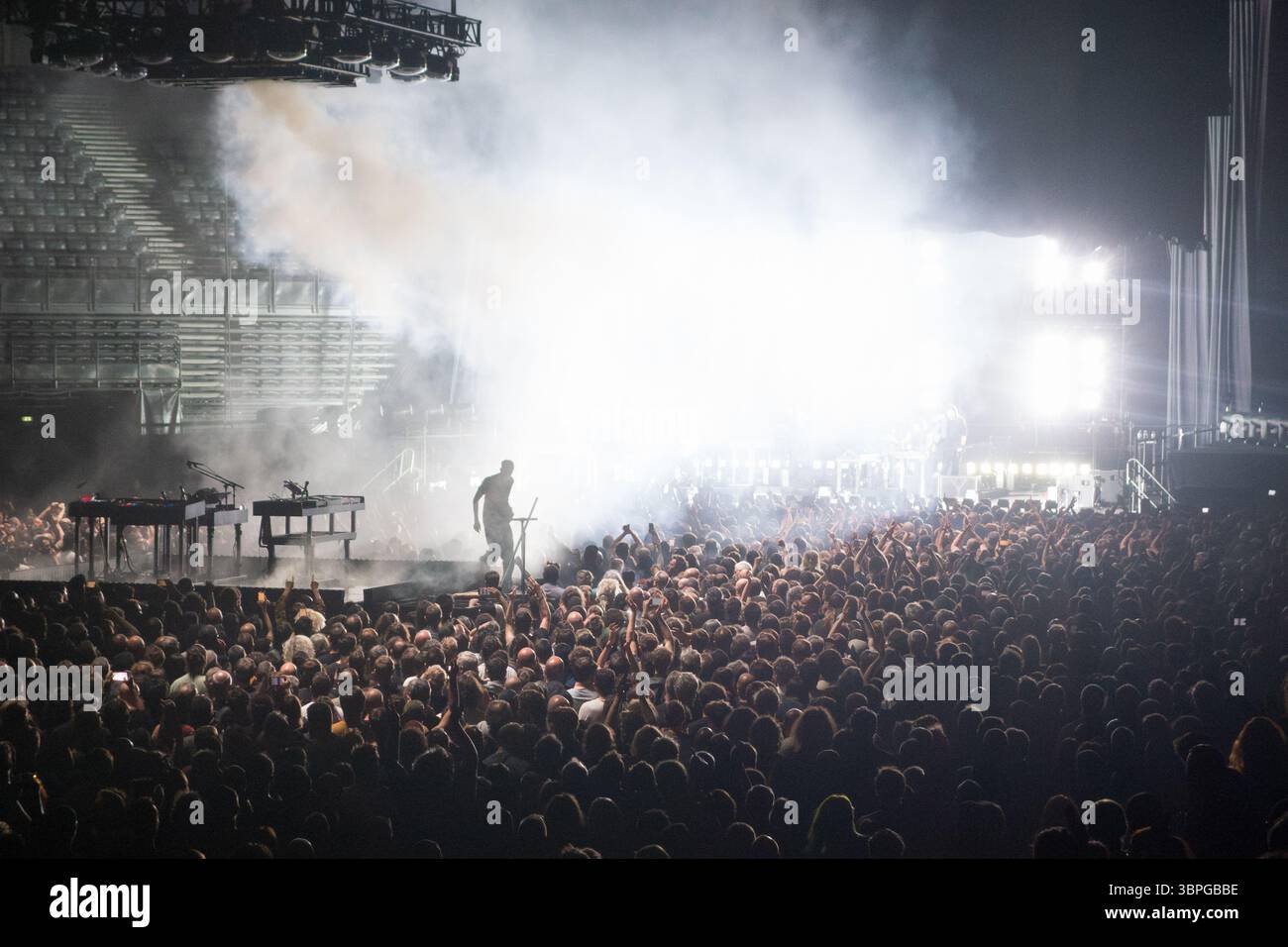 PARIGI, FRANCIA. 7 luglio 2025. Grande folla durante il concerto dei Nine Inch Nails all'Accor Arena durante il Peel IT Back Tour. Jacques Julien/Alamy Live News Foto Stock