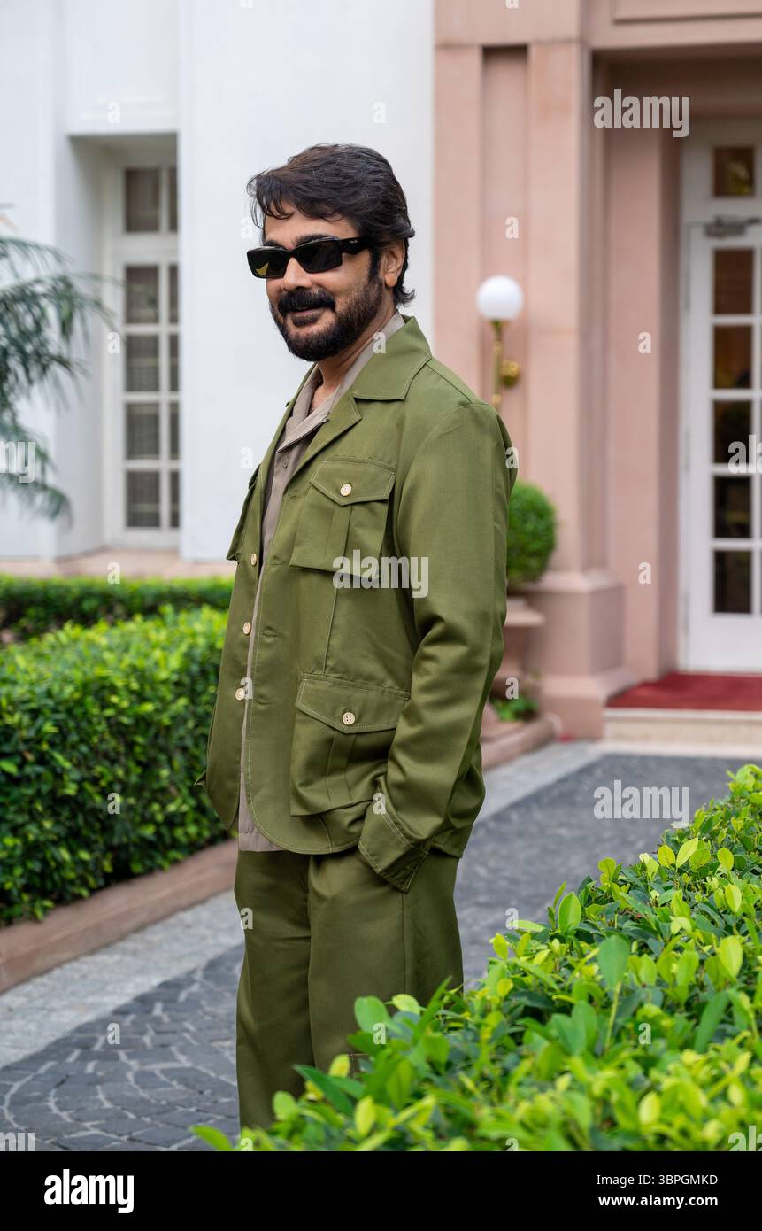 Nuova Delhi, India. 8 luglio 2025. L'attore e produttore cinematografico indiano Prosenjit Chatterjee posa per una foto durante la promozione del suo prossimo film, Maalik all'Imperial Hotel. Credito: SOPA Images Limited/Alamy Live News Foto Stock