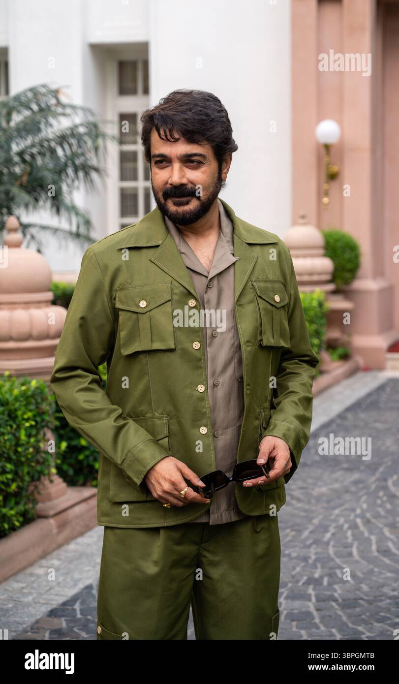 Nuova Delhi, India. 8 luglio 2025. L'attore e produttore cinematografico indiano Prosenjit Chatterjee posa per una foto durante la promozione del suo prossimo film, Maalik all'Imperial Hotel. Credito: SOPA Images Limited/Alamy Live News Foto Stock