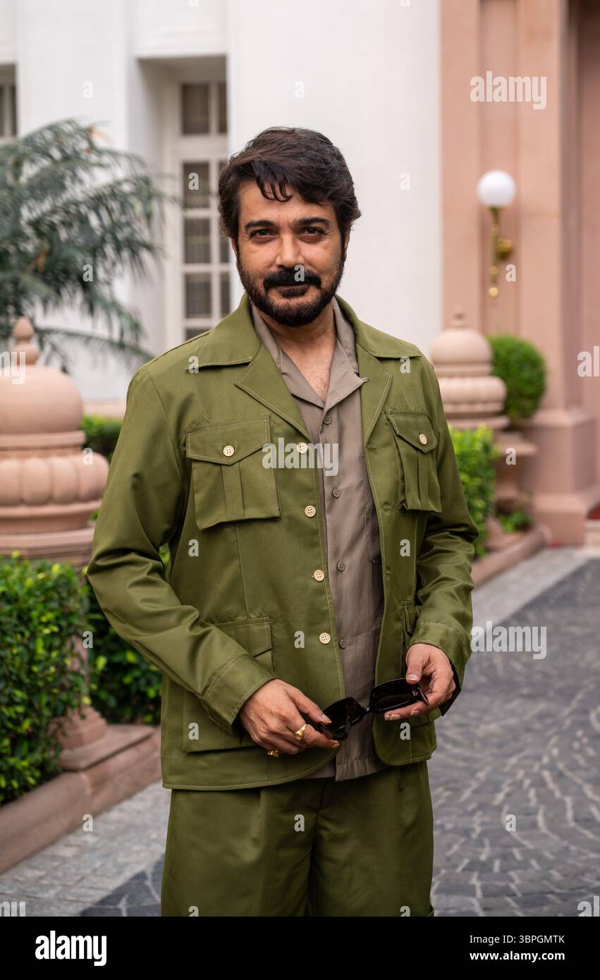 Nuova Delhi, India. 8 luglio 2025. L'attore e produttore cinematografico indiano Prosenjit Chatterjee posa per una foto durante la promozione del suo prossimo film, Maalik all'Imperial Hotel. Credito: SOPA Images Limited/Alamy Live News Foto Stock