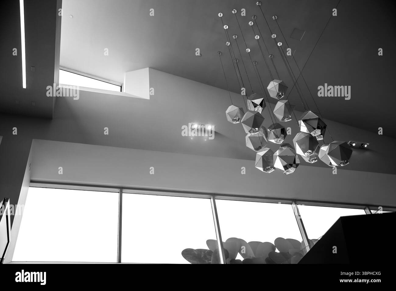 Los Angeles, Stati Uniti - 17 maggio 2016: Prospettive astratte degli interni all'aeroporto di Los Angeles LAX Foto Stock