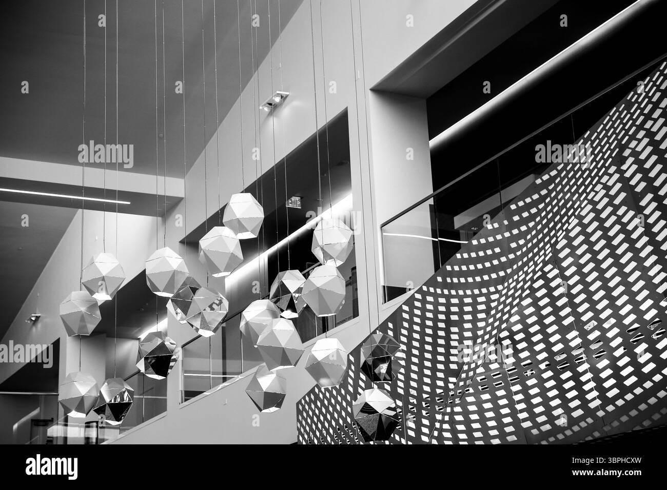 Los Angeles, Stati Uniti - 17 maggio 2016: Prospettive astratte degli interni all'aeroporto di Los Angeles LAX Foto Stock
