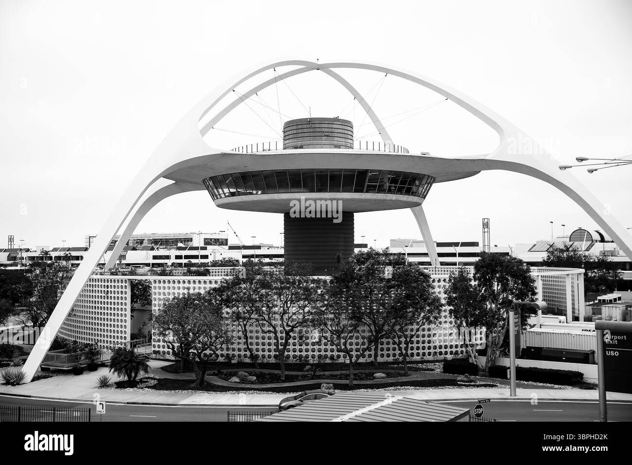 Los Angeles, Stati Uniti - 17 maggio 2016: L'edificio progettato da Pereira & Luckman, Paul Williams e Welton Becket all'aeroporto di Los Angeles LAX Foto Stock