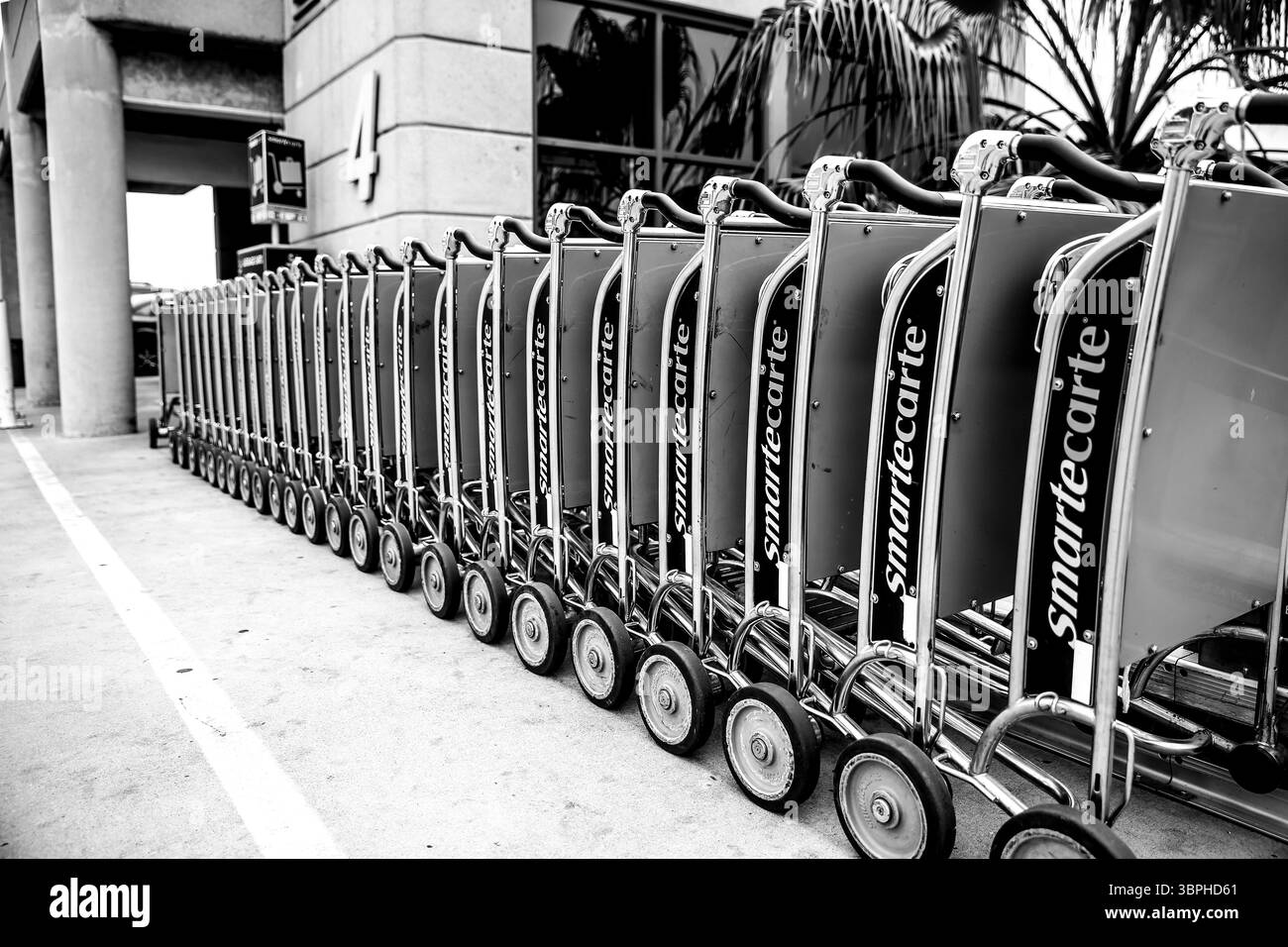 Los Angeles, Stati Uniti - 17 maggio 2016: Attrezzature ed esterni dell'aeroporto di Los Angeles LAX Foto Stock