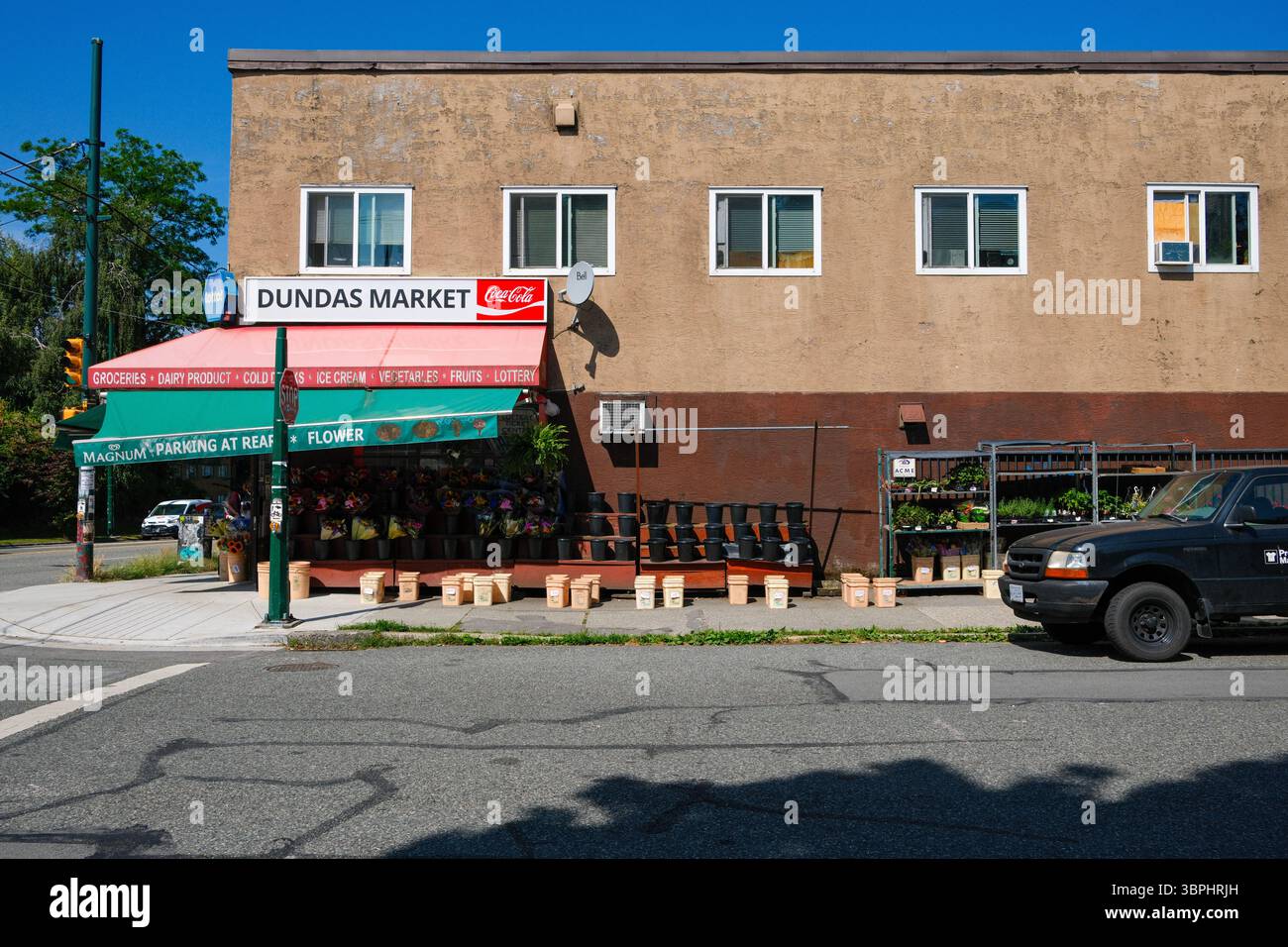 Il mercato di Dundas lungo Dundas Street a East Vancouver, British Columbia. Foto Stock
