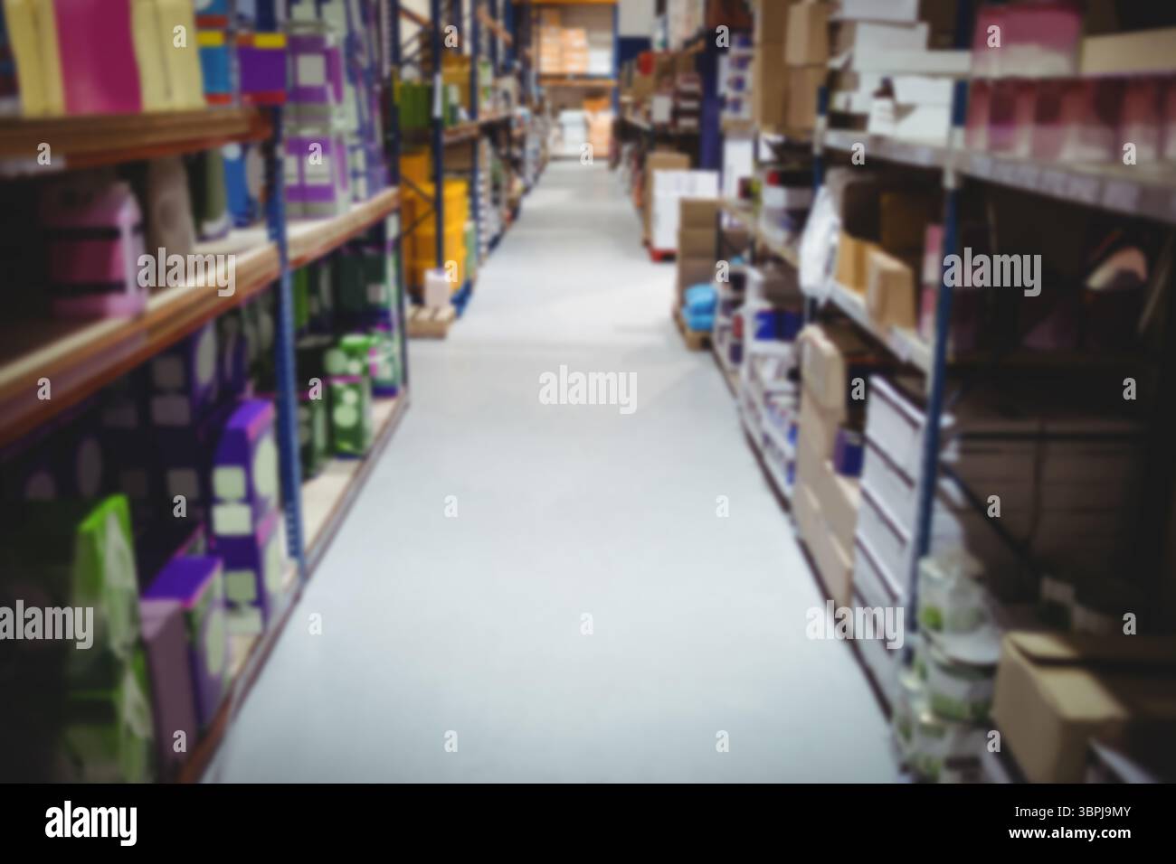 Prodotti disposti sul rack Foto Stock