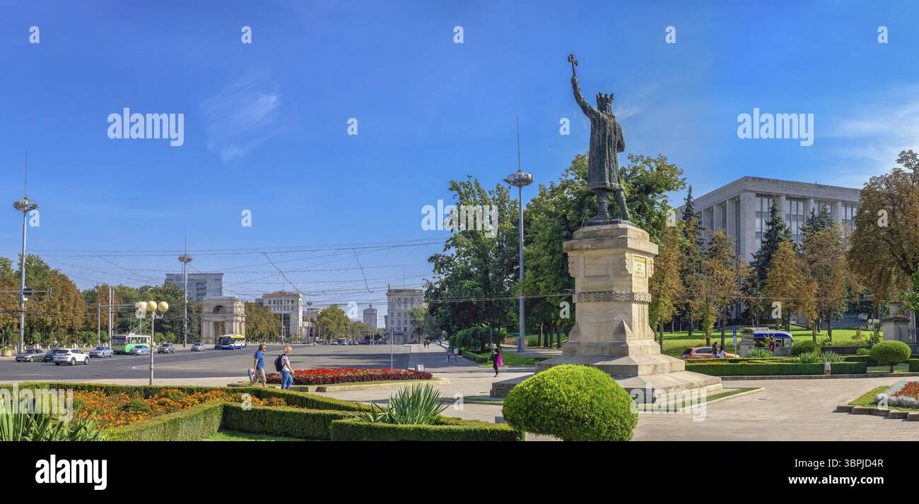 Chisinau, Moldova â€“ 12.09.2021. Monumento a Stefan cel Mare nel centro di Chisinau, capitale della Moldavia, in una giornata d'autunno di sole, Chisinau, Moldavia Foto Stock