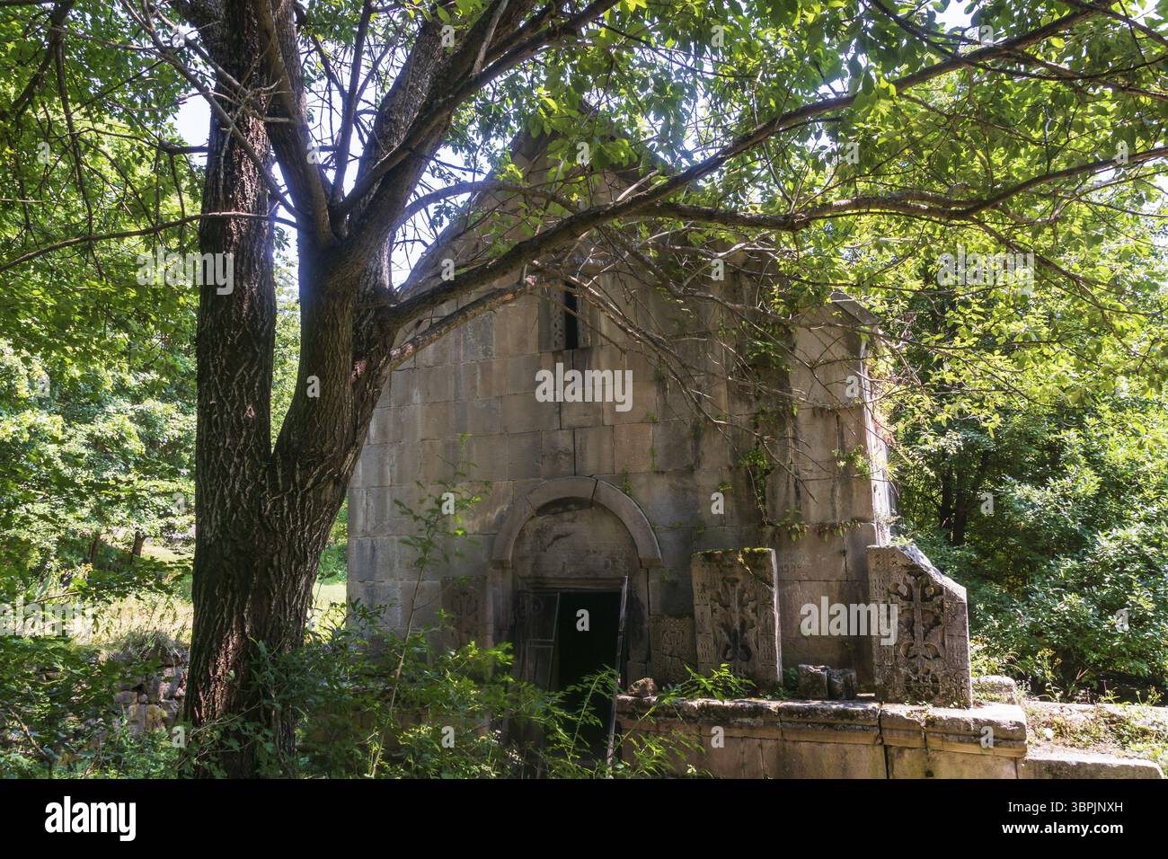 Monastero di Jukhtakvank a Dilijan, Armenia. Un antico monastero armeno nel sentiero escursionistico di Dilijan, Armenia, Asia Foto Stock
