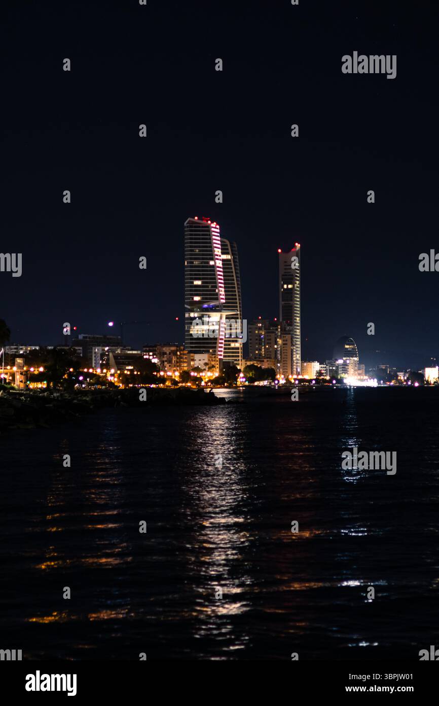 Foto notturna dal molo di Limassol Foto Stock
