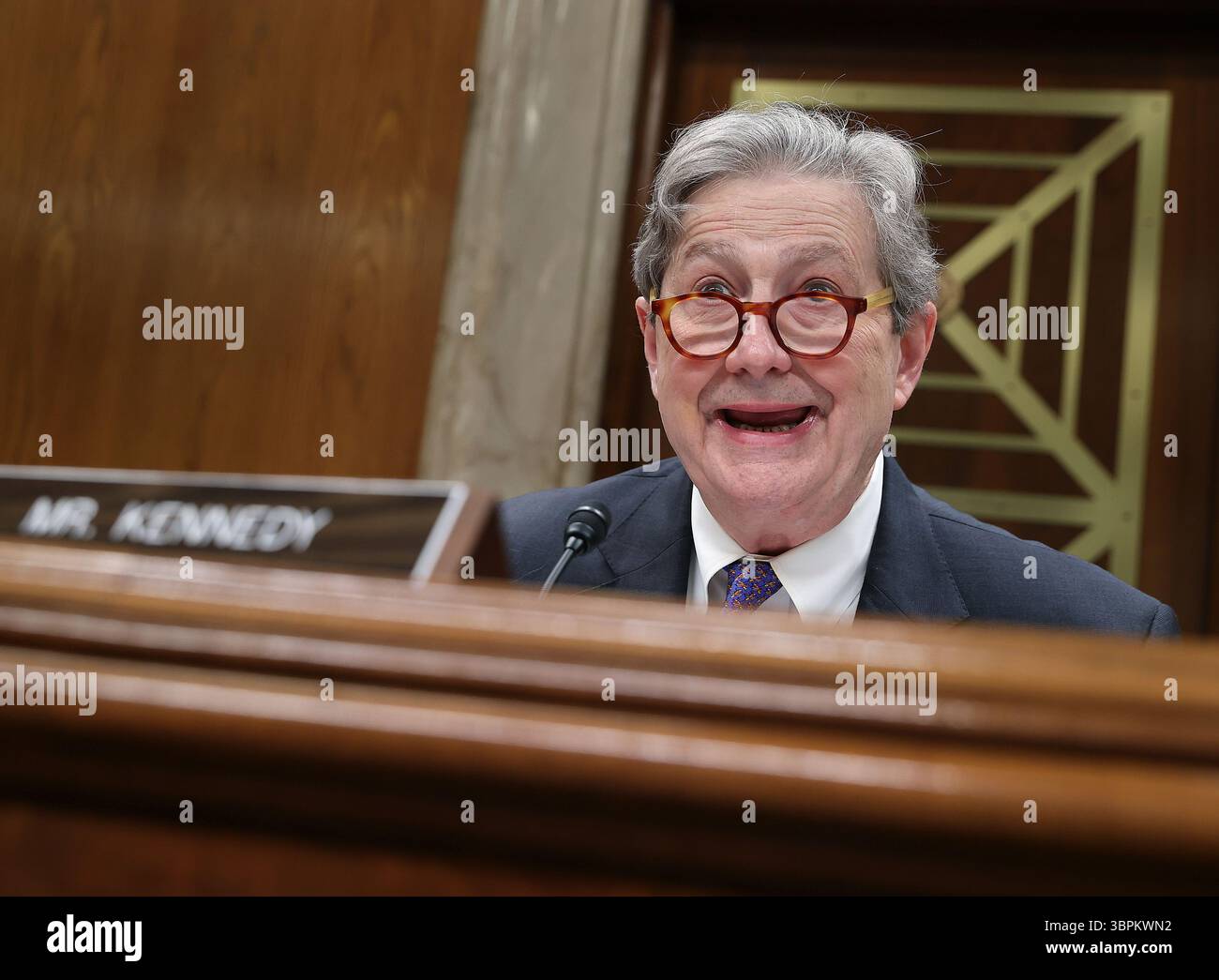 16 giugno 2020, Washington, District of Columbia, USA: Il senatore degli Stati Uniti John Neely Kennedy (repubblicano della Louisiana) parla durante un'audizione della sottocommissione per gli stanziamenti del Senato degli Stati Uniti su Capitol Hill 16 giugno 2020 a Washington, DC. La sottocommissione ha ascoltato la testimonianza di Ajit Pai, presidente della Federal Communications Commission (FCC), sulla supervisione del programma di aste spettro della Federal Communications Commission per l'esercizio fiscale 2021 (immagine di credito: © Chip Somodevilla/CNP via ZUMA Wire) Foto Stock
