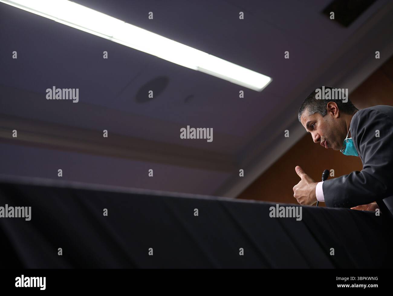 16 giugno 2020, Washington, Distretto di Columbia, Stati Uniti: Ajit Pai, Presidente della Federal Communications Commission (FCC), testimonia durante un'audizione della sottocommissione per gli stanziamenti del Senato degli Stati Uniti a Capitol Hill il 16 giugno 2020 a Washington, DC. le audizioni si concentrano sulla supervisione del programma di aste dello spettro della Federal Communications Commission per l'anno fiscale 2021 (Credit Image: © Chip Somodevilla/CNP via ZUMA Wire) Foto Stock