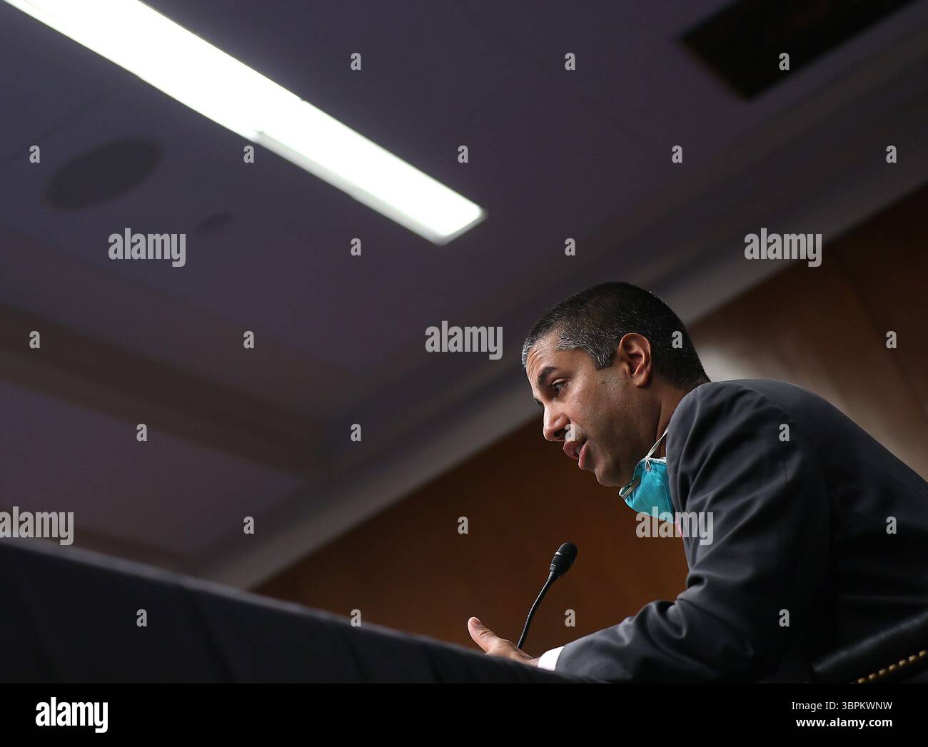 16 giugno 2020, Washington, Distretto di Columbia, Stati Uniti: Ajit Pai, Presidente della Federal Communications Commission (FCC), testimonia durante un'audizione della sottocommissione per gli stanziamenti del Senato degli Stati Uniti a Capitol Hill il 16 giugno 2020 a Washington, DC. le audizioni si concentrano sulla supervisione del programma di aste dello spettro della Federal Communications Commission per l'anno fiscale 2021 (Credit Image: © Chip Somodevilla/CNP via ZUMA Wire) Foto Stock