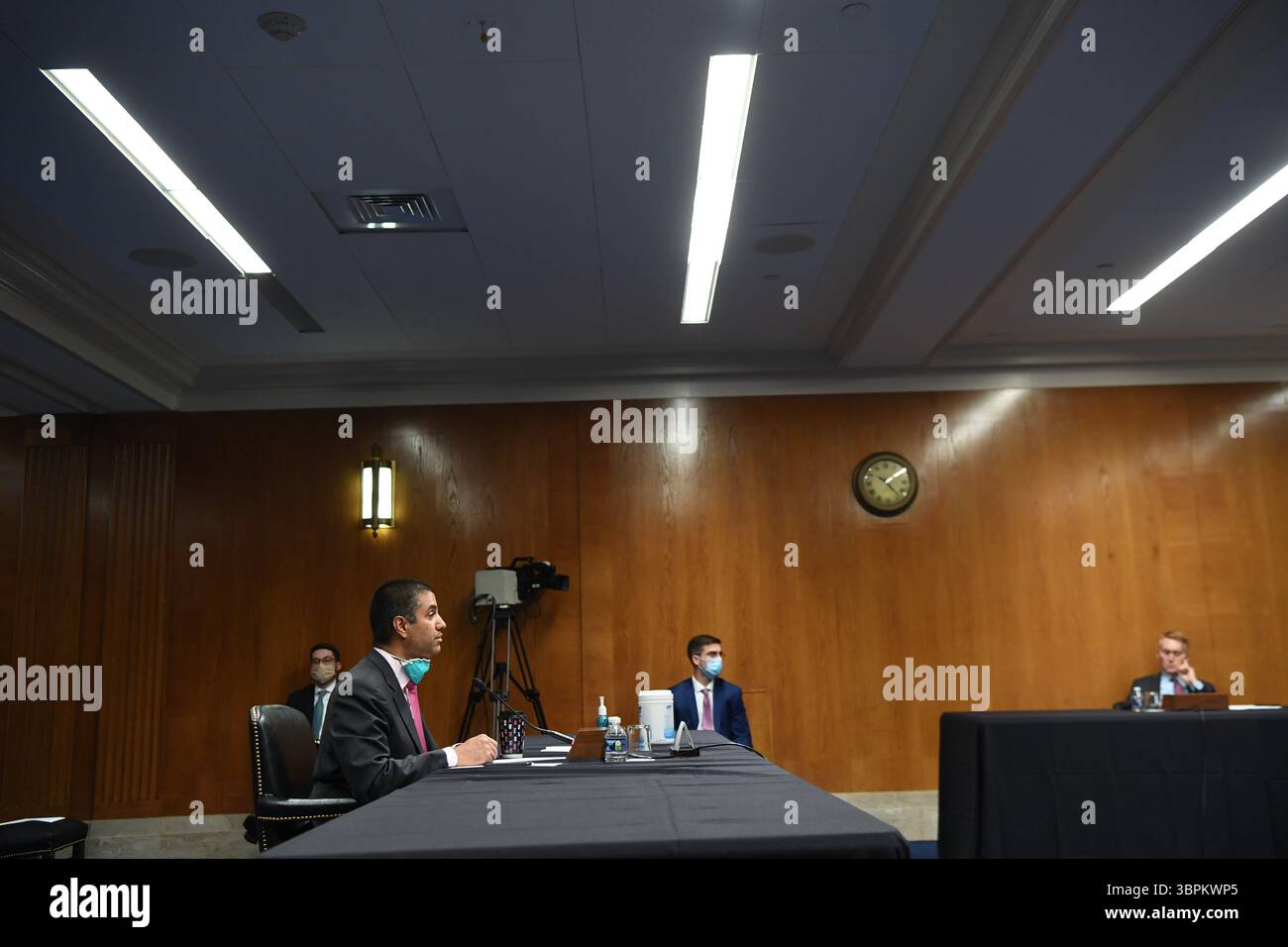 16 giugno 2020, Washington, Distretto di Columbia, Stati Uniti: Ajit Pai, Presidente della Federal Communications Commission (FCC), testimonia nel corso di un'audizione di sorveglianza per esaminare il programma di aste di spettro della Federal Communications Commission per l'anno fiscale 2021 il 16 giugno 2020. L'audizione si è tenuta dalla sottocommissione per gli stanziamenti del Senato degli Stati Uniti per i servizi finanziari e il governo generale (immagine di credito: © Toni Sandys/CNP via ZUMA Wire) Foto Stock