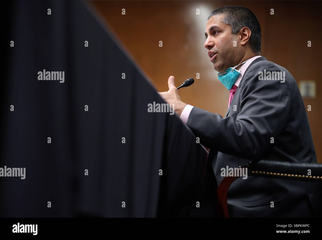 16 giugno 2020, Washington, Distretto di Columbia, Stati Uniti: Ajit Pai, Presidente della Federal Communications Commission (FCC), testimonia durante un'audizione della sottocommissione per gli stanziamenti del Senato degli Stati Uniti a Capitol Hill il 16 giugno 2020 a Washington, DC. le audizioni si concentrano sulla supervisione del programma di aste dello spettro della Federal Communications Commission per l'anno fiscale 2021 (Credit Image: © Chip Somodevilla/CNP via ZUMA Wire) Foto Stock