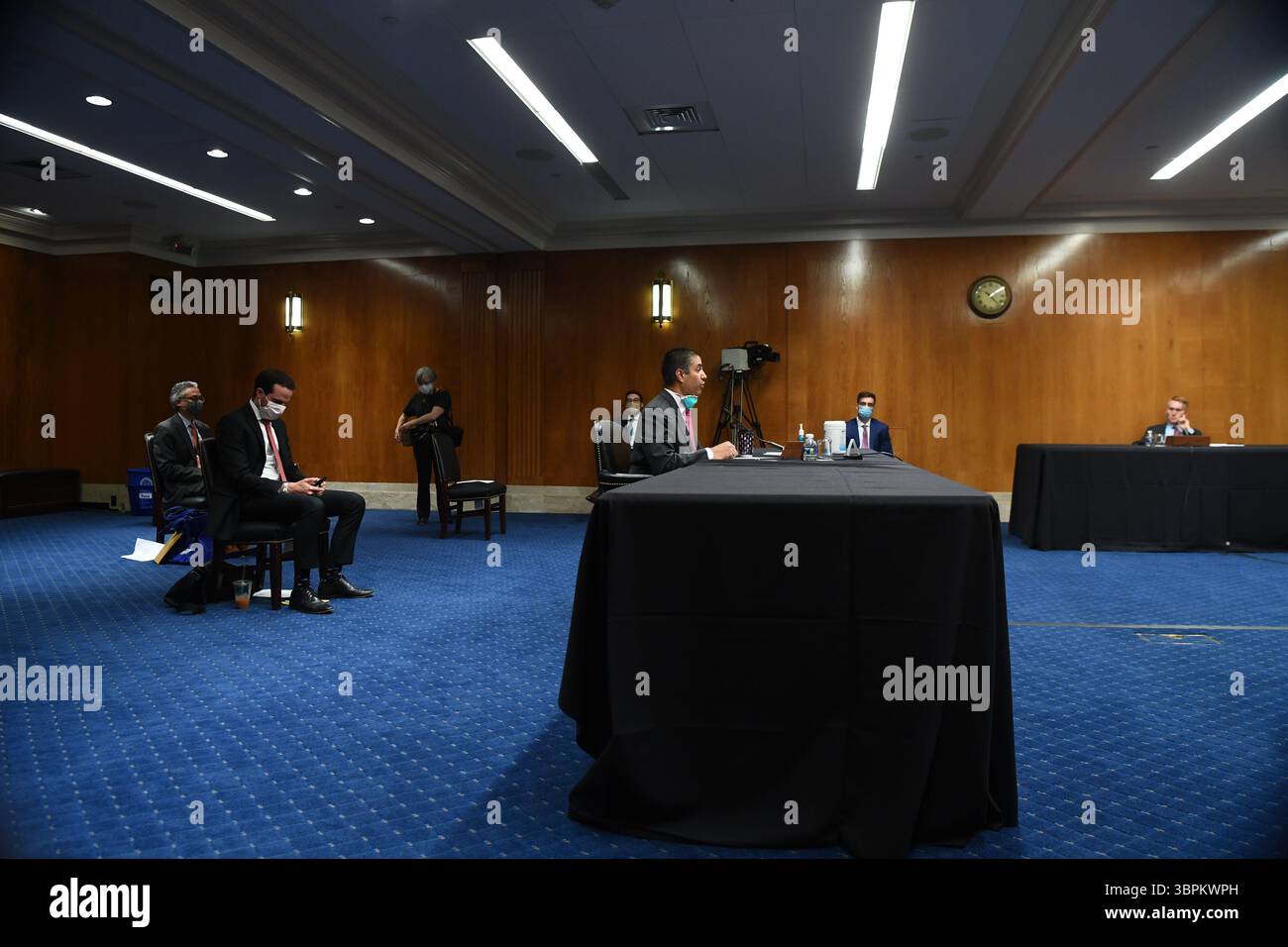 16 giugno 2020, Washington, Distretto di Columbia, Stati Uniti: Ajit Pai, Presidente della Federal Communications Commission (FCC), testimonia nel corso di un'audizione di sorveglianza per esaminare il programma di aste di spettro della Federal Communications Commission per l'anno fiscale 2021 il 16 giugno 2020. L'audizione si è tenuta dalla sottocommissione per gli stanziamenti del Senato degli Stati Uniti per i servizi finanziari e il governo generale (immagine di credito: © Toni Sandys/CNP via ZUMA Wire) Foto Stock