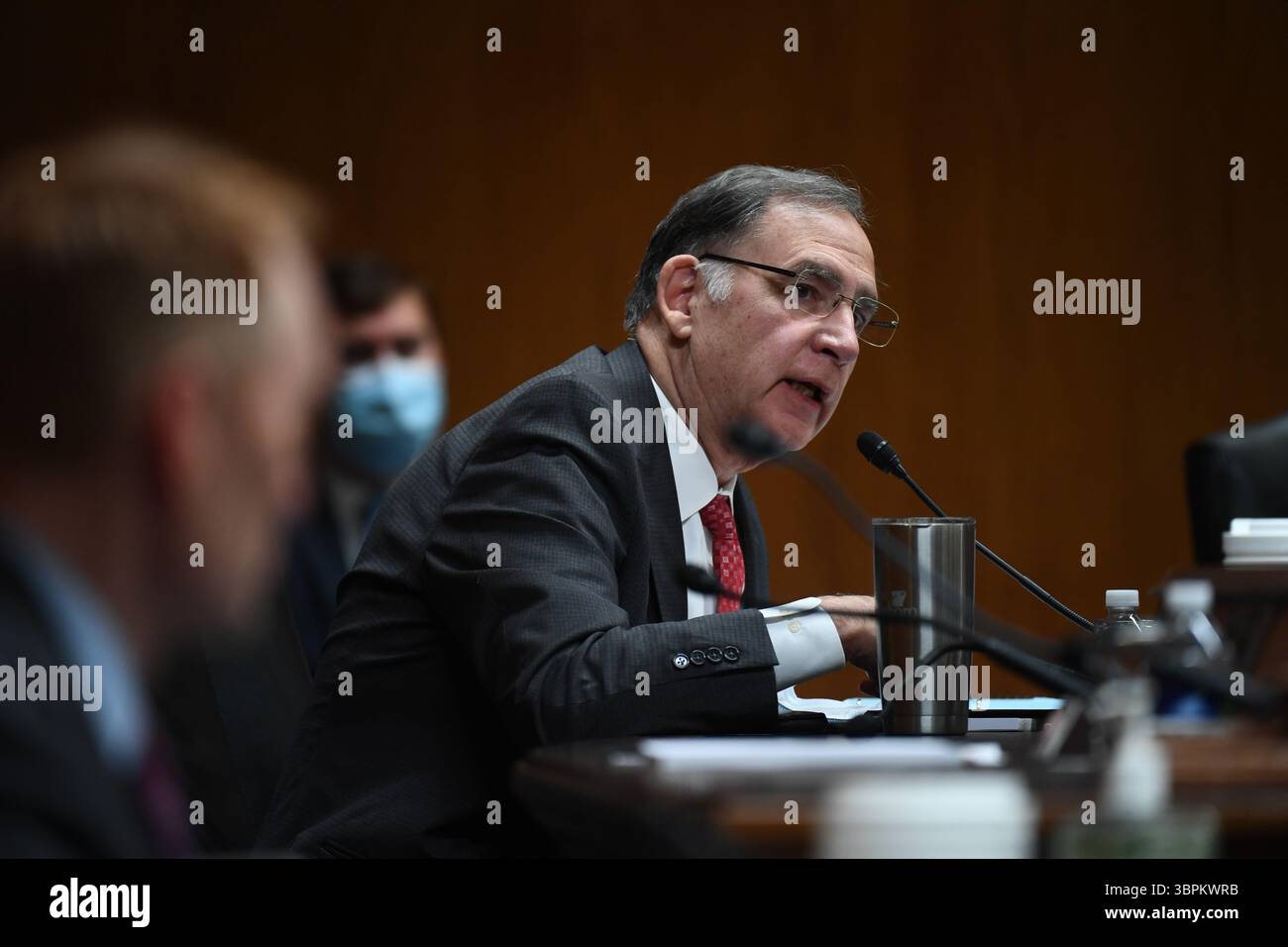 16 giugno 2020, Washington, Distretto di Columbia, USA: Il senatore degli Stati Uniti John Boozman (Repubblicano dell'Arkansas) interroga Ajit Pai, presidente della Federal Communications Commission (FCC), durante un'audizione di sorveglianza per esaminare il programma di aste di spettro della Federal Communications Commission per l'anno fiscale 2021 il 16 giugno 2020. L'audizione si è tenuta dalla sottocommissione per gli stanziamenti del Senato degli Stati Uniti per i servizi finanziari e il governo generale (immagine di credito: © Toni Sandys/CNP via ZUMA Wire) Foto Stock