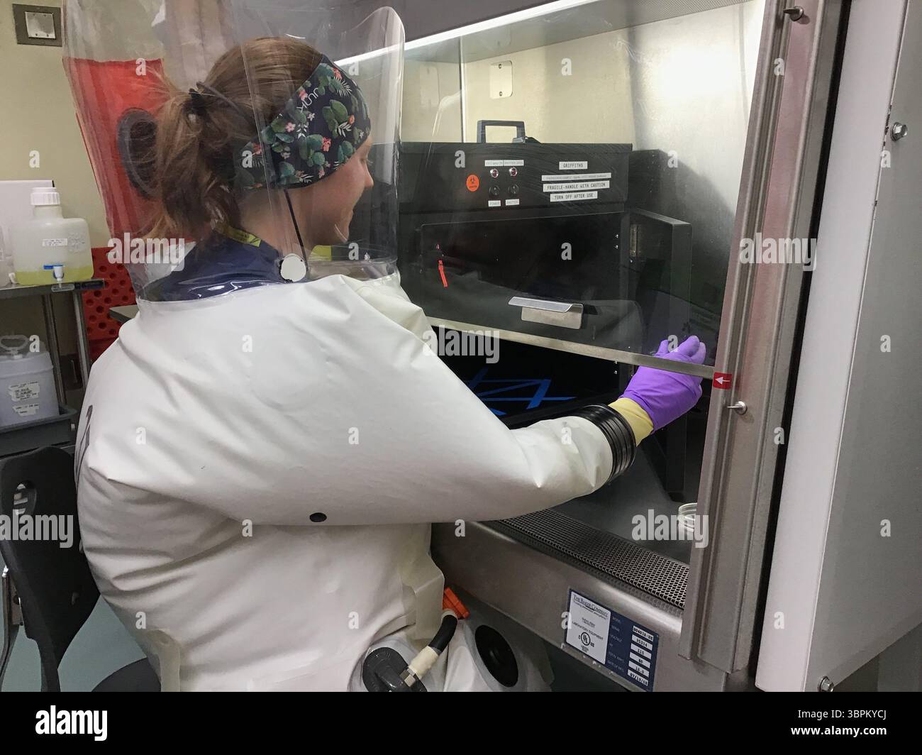 17 giugno 2020, Boston, ma, Stati Uniti: Estudio de Signify y la Universidad de Boston para analizar la luz UV-C y su efecto para desactivar la Covid-19. (Immagine di credito: © TNS via cavo ZUMA) Foto Stock