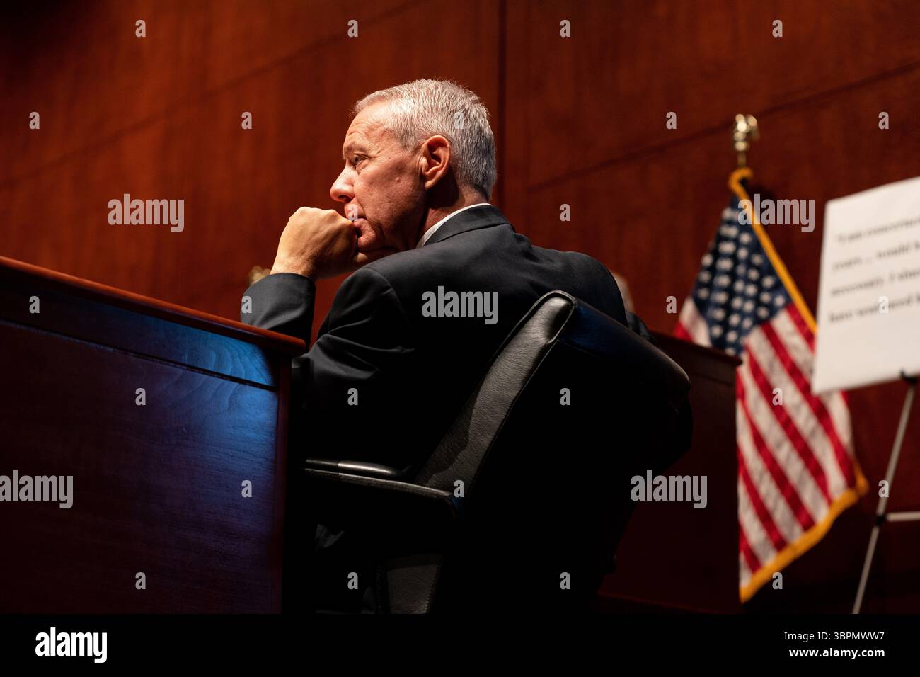 24 giugno 2020, Washington, District of Columbia, USA: Il rappresentante degli Stati Uniti Ken Buck (Repubblicano del Colorado) ascolta durante un'audizione della commissione giudiziaria della camera degli Stati Uniti su "supervisione del Dipartimento di giustizia: Interferenze politiche e minacce all'indipendenza della procura" a Capitol Hill a Washington DC il 24 giugno 2020 (immagine di credito: © Anna Moneymaker/CNP via ZUMA Wire) Foto Stock