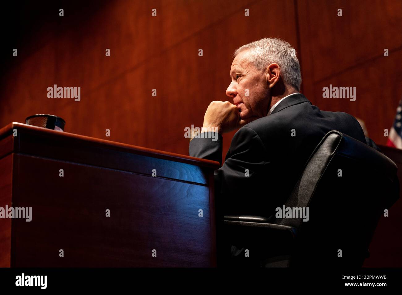 24 giugno 2020, Washington, District of Columbia, USA: Il rappresentante degli Stati Uniti Ken Buck (Repubblicano del Colorado) ascolta durante un'audizione della commissione giudiziaria della camera degli Stati Uniti su "supervisione del Dipartimento di giustizia: Interferenze politiche e minacce all'indipendenza della procura" a Capitol Hill a Washington DC il 24 giugno 2020 (immagine di credito: © Anna Moneymaker/CNP via ZUMA Wire) Foto Stock