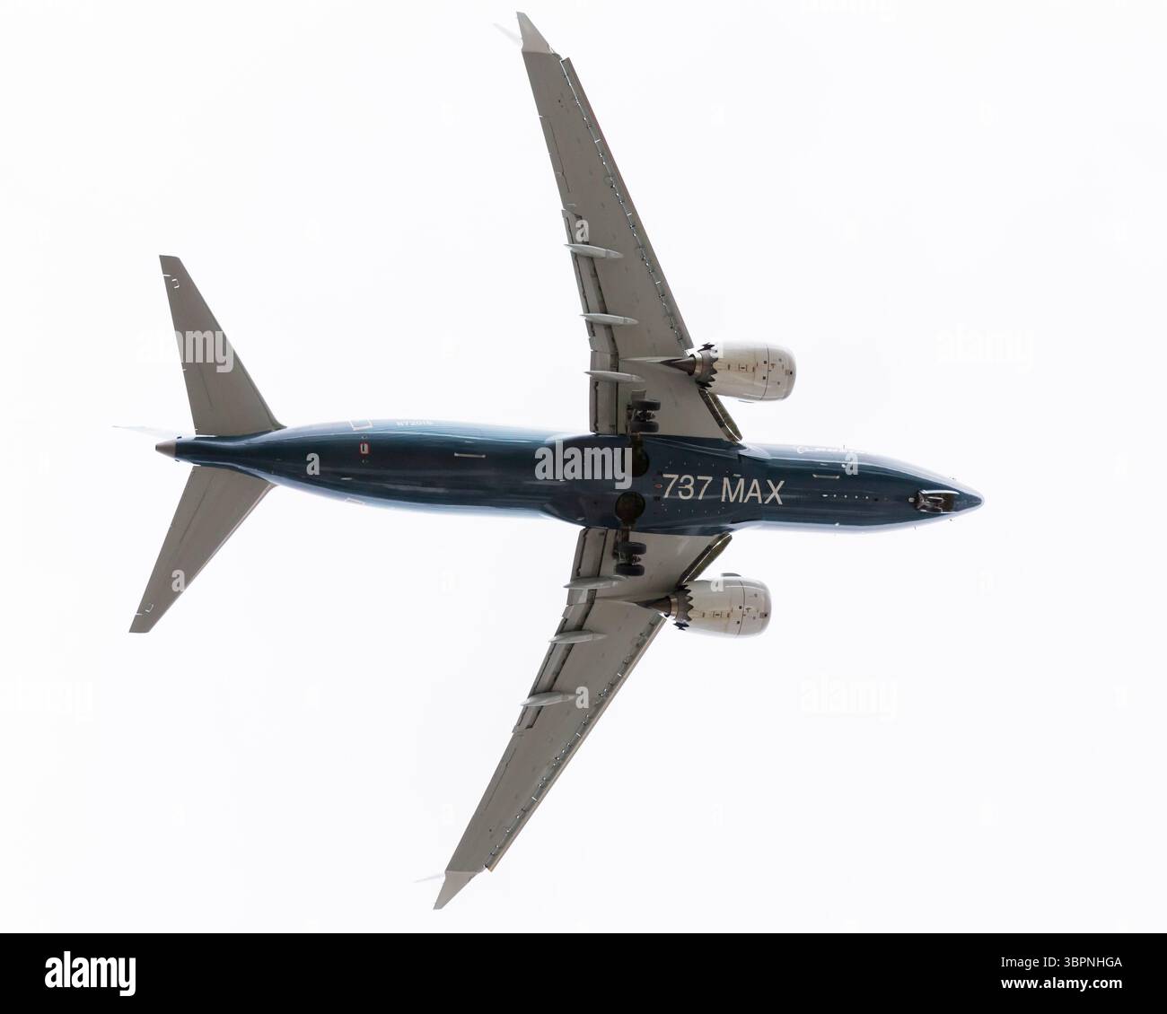 30 giugno 2020, Seattle, Washington, Stati Uniti: Un Boeing 737 MAX 7 arriva per un atterraggio al Boeing Field durante un volo di prova critico a Seattle martedì 30 giugno 2020. Il volo, il secondo di tre in programma con un pilota FAA a bordo, è fondamentale per la certificazione dell'aereo dal suo atterraggio mondiale nel 2019 dopo due incidenti mortali. (Immagine di credito: © Paul Christian Gordon/ZUMA Wire) Foto Stock