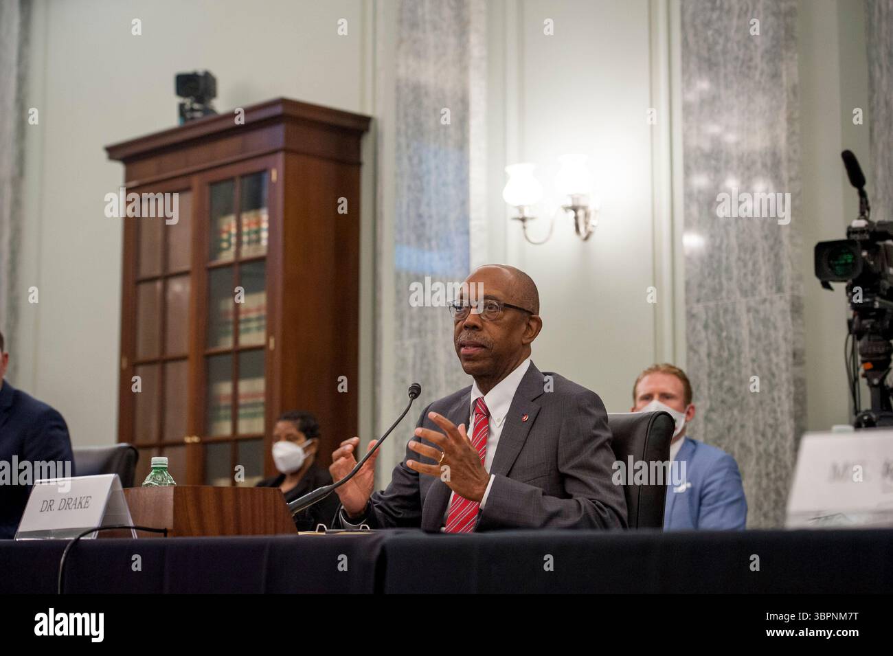 1 luglio 2020, Stati Uniti d'America: Il Dr. Michael Drake, presidente della National Collegiate Athletic Association, Board of Governors risponde alle domande mentre appare davanti a un'audizione del Senate Commerce, Science, and Transportation Committee intitolata ''To Examinate a Compensation framework for Intercollegiate Athletic Athletic Athletic Athletic Association''''' nel Russel Senate Office Building a Capitol Hill, Washington, DC., mercoledì, 1 luglio 2020. Credito: Rod Lamkey / CNP (immagine di credito: © Rod Lamkey/CNP tramite filo ZUMA) Foto Stock
