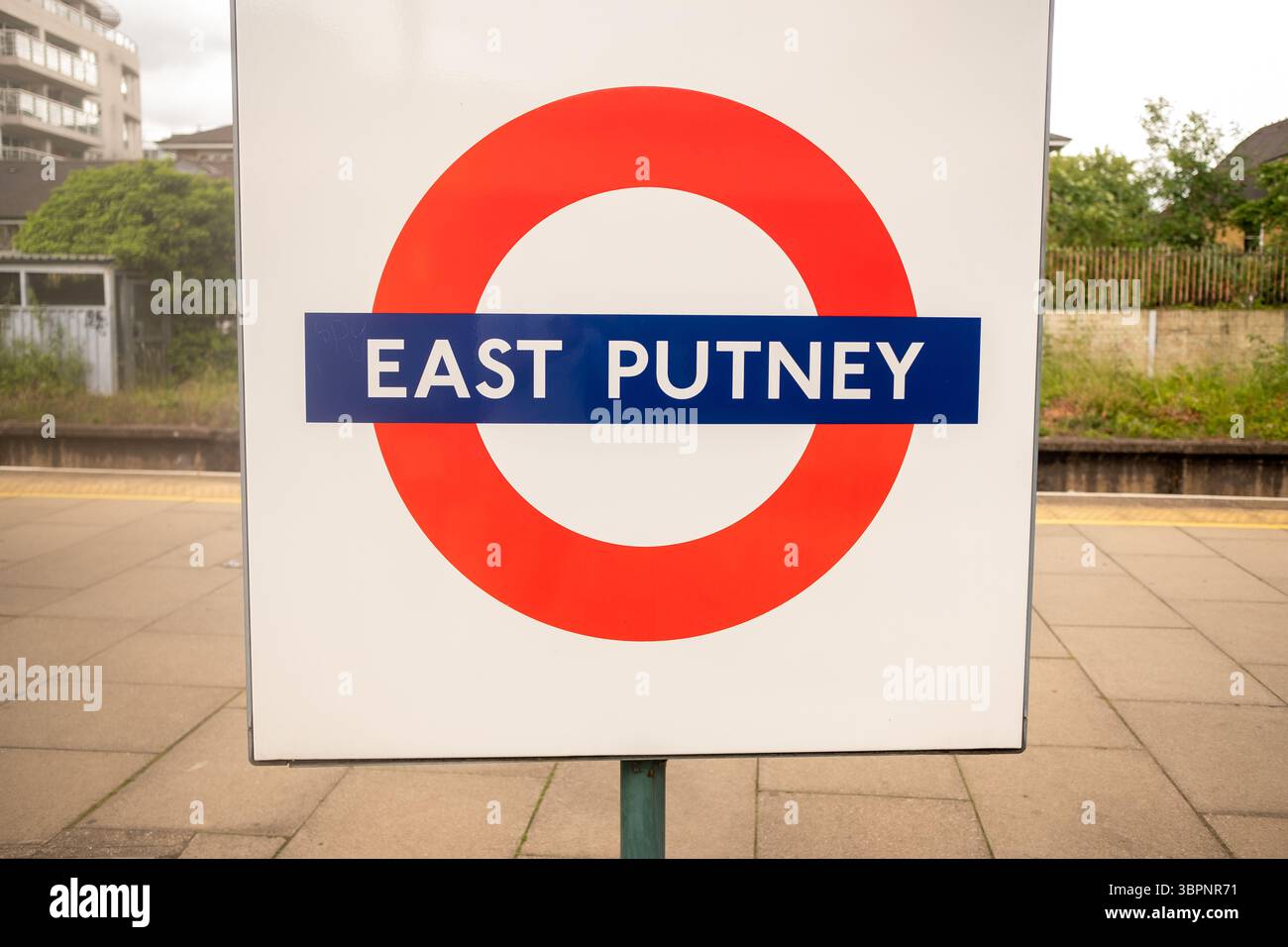 LONDRA - 9 GIUGNO 2025: Stazione di East Putney a Wandsworth, a sud-ovest di Londra. Linea Distrettuale Foto Stock