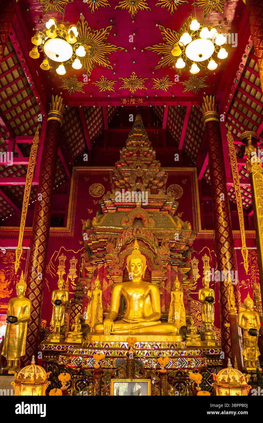 Statue di Buddha, immagini e templi in Thailandia. Collezione di arte e sculture buddiste tailandese. Sacro Dio. Immagini di Buddha per Meditazione e Spiritualità Foto Stock