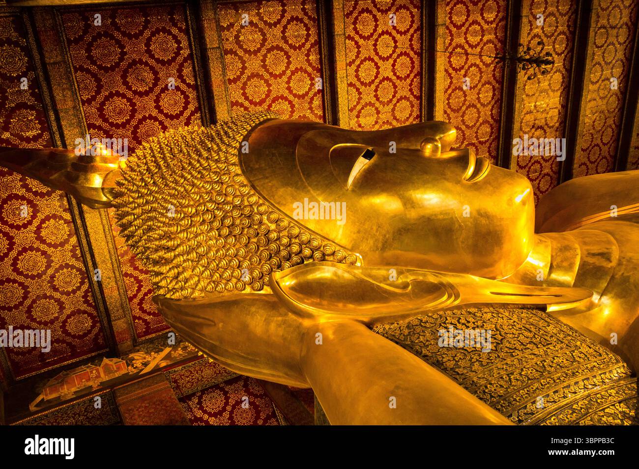 Statue di Buddha, immagini e templi in Thailandia. Collezione di arte e sculture buddiste tailandese. Sacro Dio. Immagini di Buddha per Meditazione e Spiritualità Foto Stock