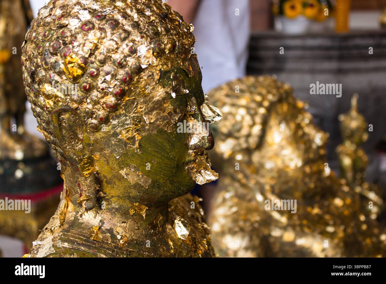 Statue di Buddha, immagini e templi in Thailandia. Collezione di arte e sculture buddiste tailandese. Sacro Dio. Immagini di Buddha per Meditazione e Spiritualità Foto Stock