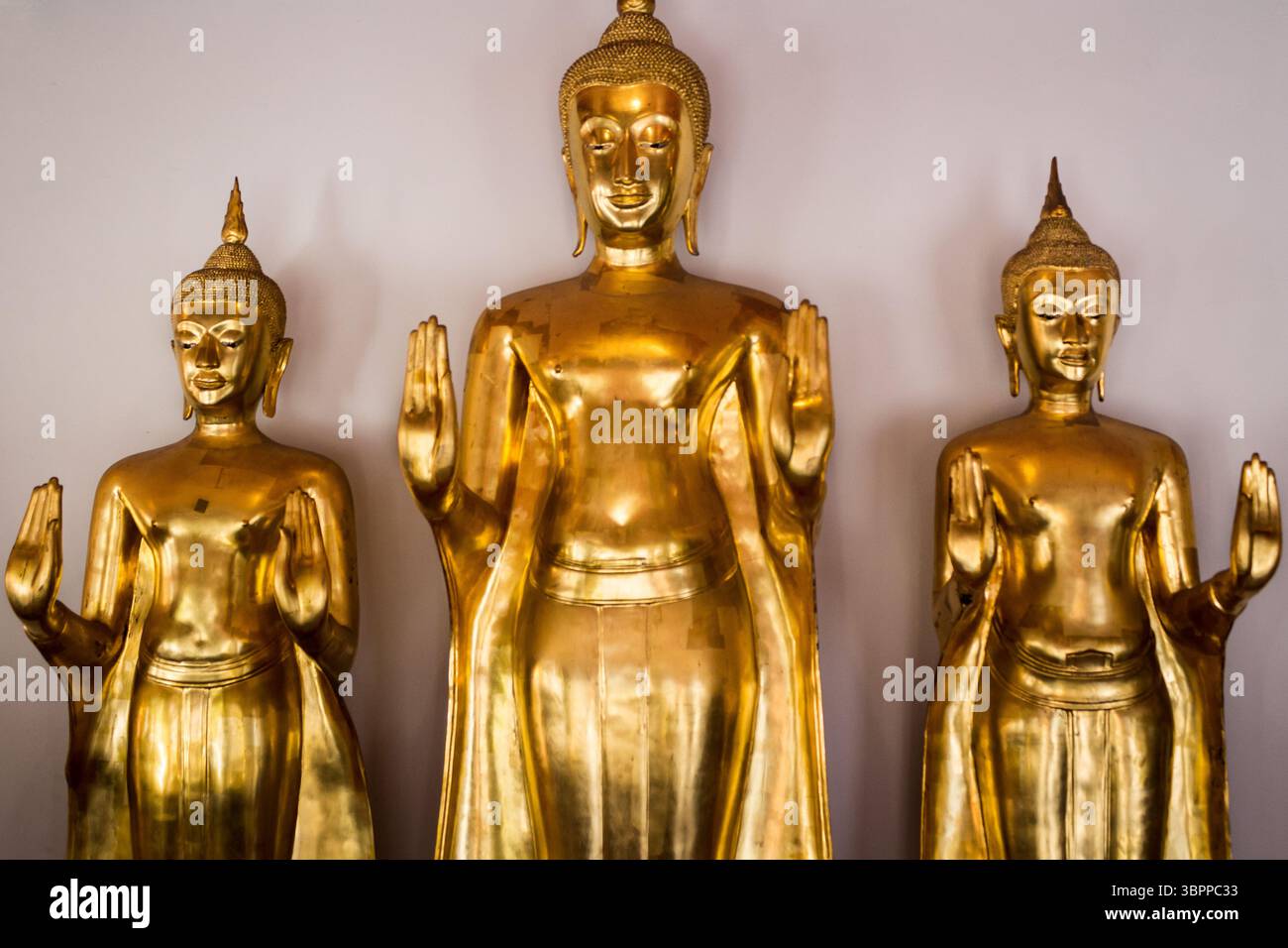 Statue di Buddha, immagini e templi in Thailandia. Collezione di arte e sculture buddiste tailandese. Sacro Dio. Immagini di Buddha per Meditazione e Spiritualità Foto Stock
