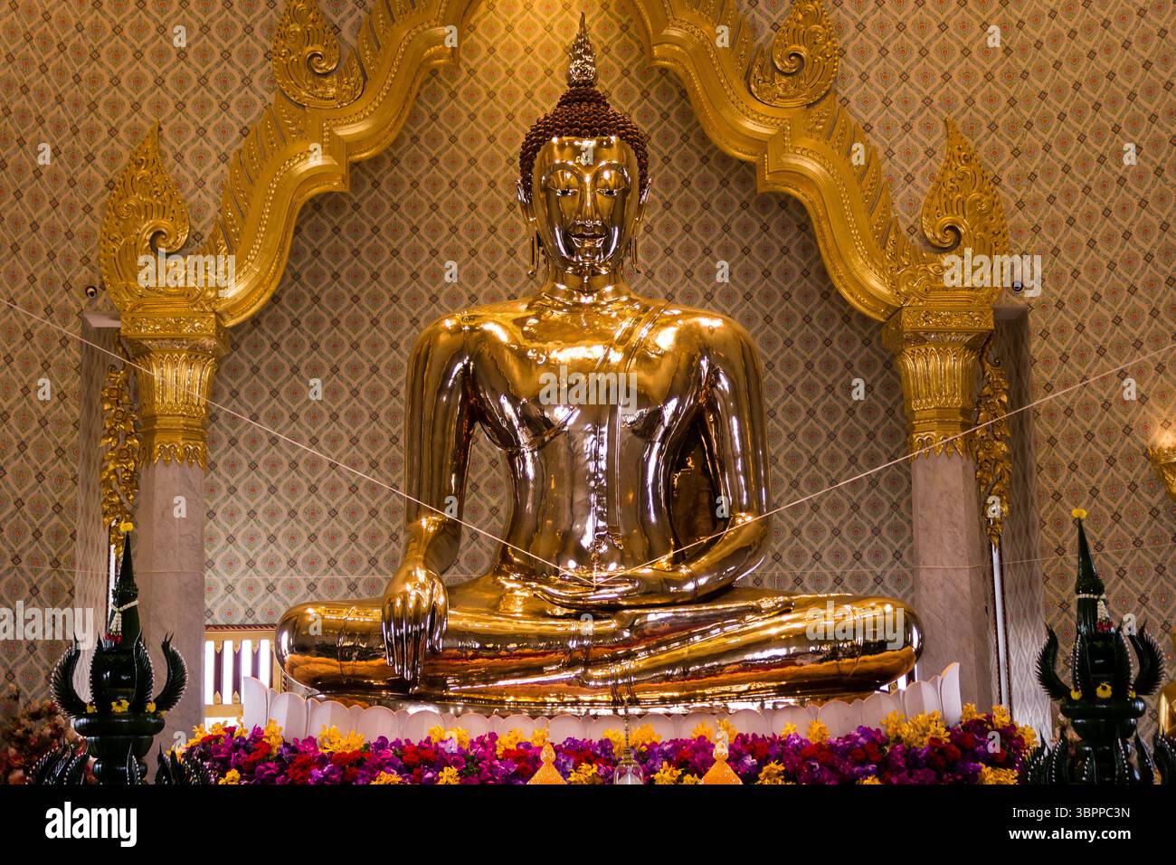 Statue di Buddha, immagini e templi in Thailandia. Collezione di arte e sculture buddiste tailandese. Sacro Dio. Immagini di Buddha per Meditazione e Spiritualità Foto Stock