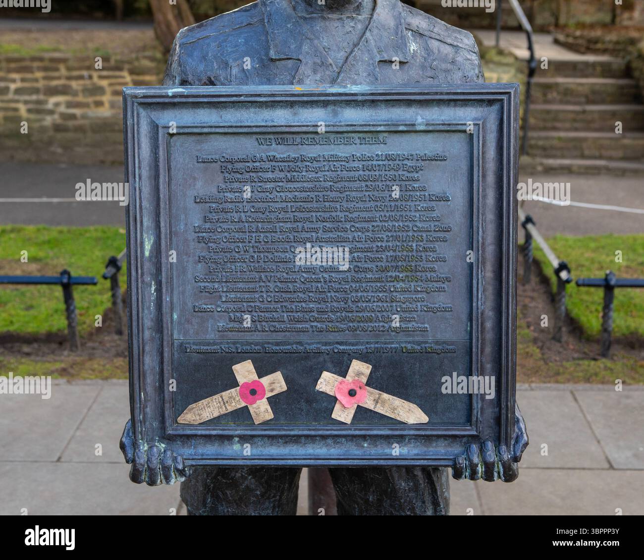 Guildford, Regno Unito - 15 marzo 2025: Memoriale post-WW2 a Guildford, Surrey, in commemorazione di coloro che sono stati uccisi in un conflitto Foto Stock