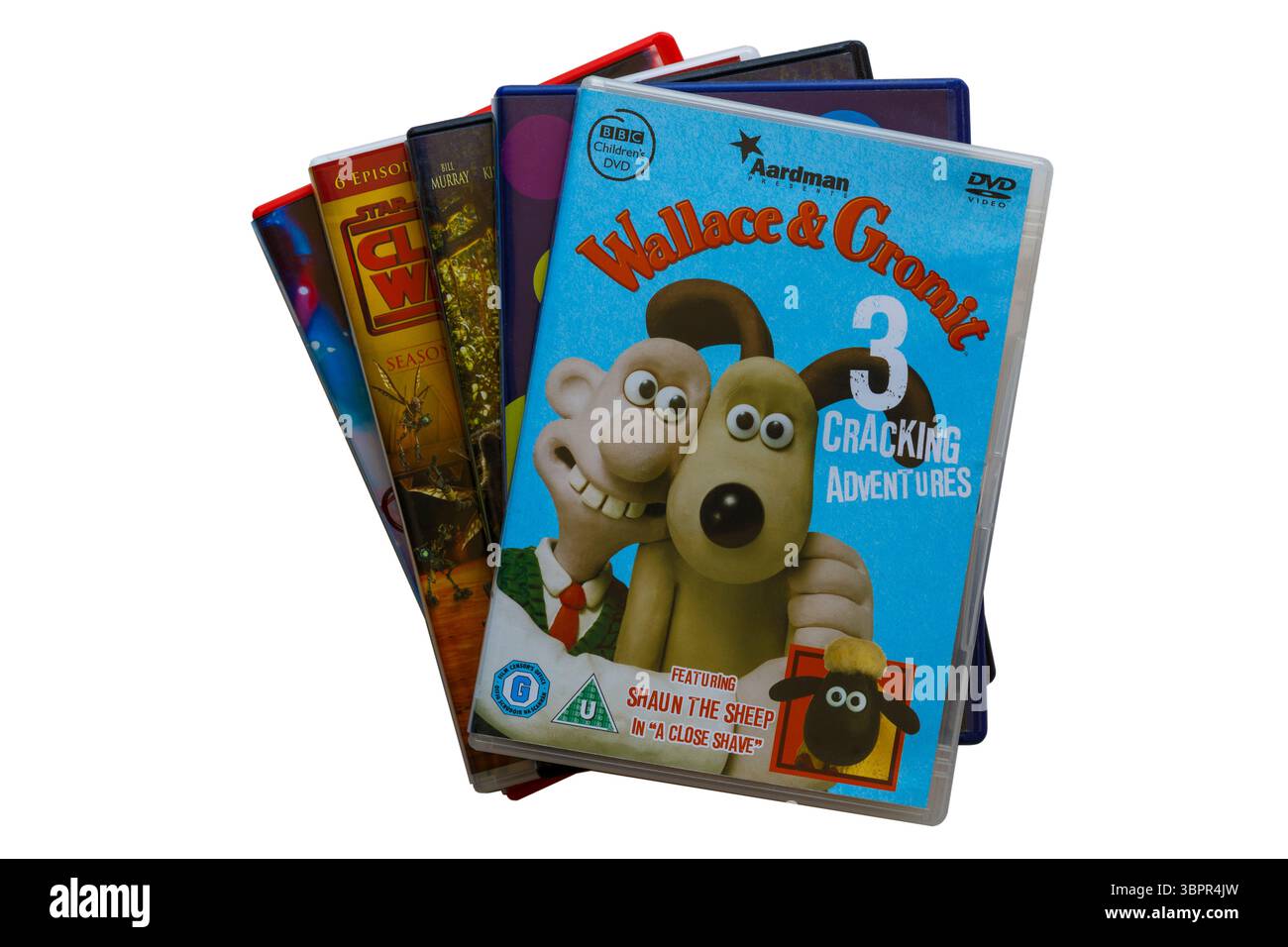 Un mucchio di DVD con il DVD Wallace & Gromit 3 cracking Adventures in cima isolato su sfondo bianco Foto Stock
