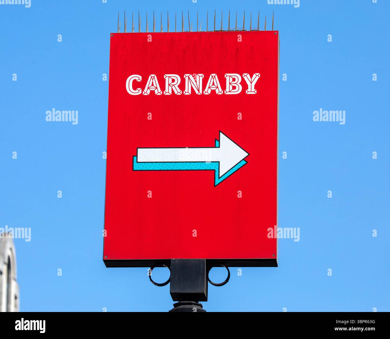 Cartello indicante la direzione per la famosa Carnaby Street nel centro di Londra, Regno Unito. Foto Stock