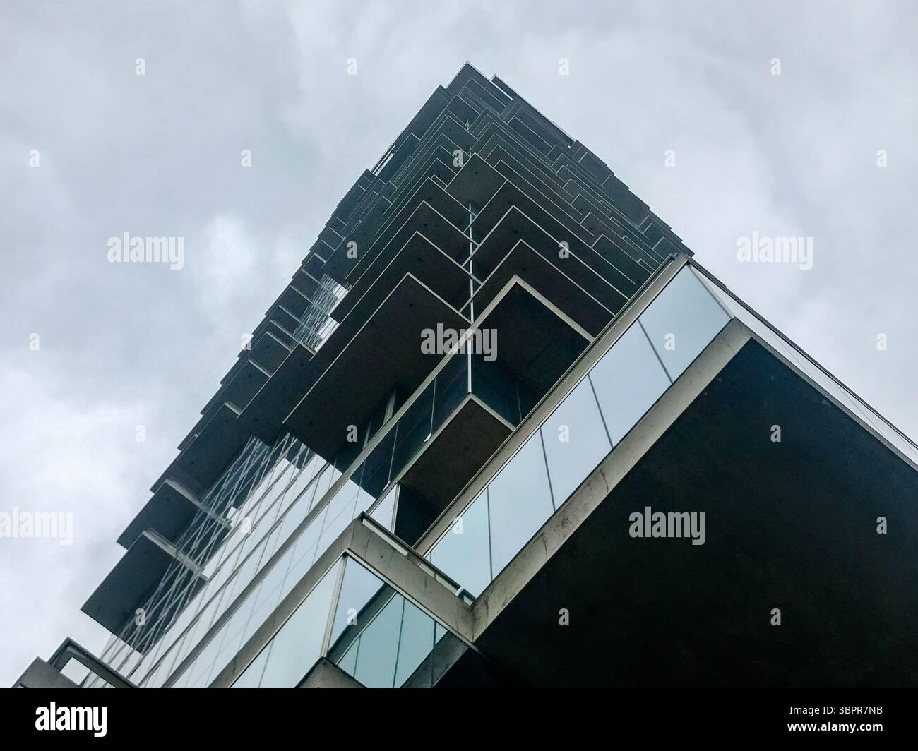 New York, New York - 14 febbraio 2019: Herzog e De Meuron progettarono una torre condominiale a Manhattan Foto Stock