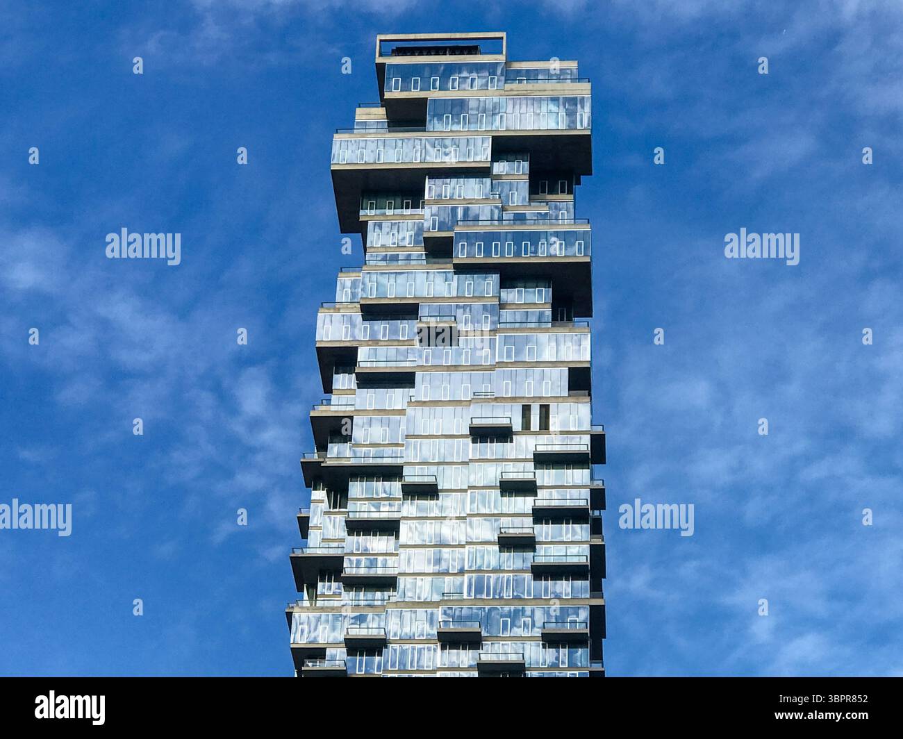 New York, New York - 14 febbraio 2019: Herzog e De Meuron progettarono una torre condominiale a Manhattan Foto Stock