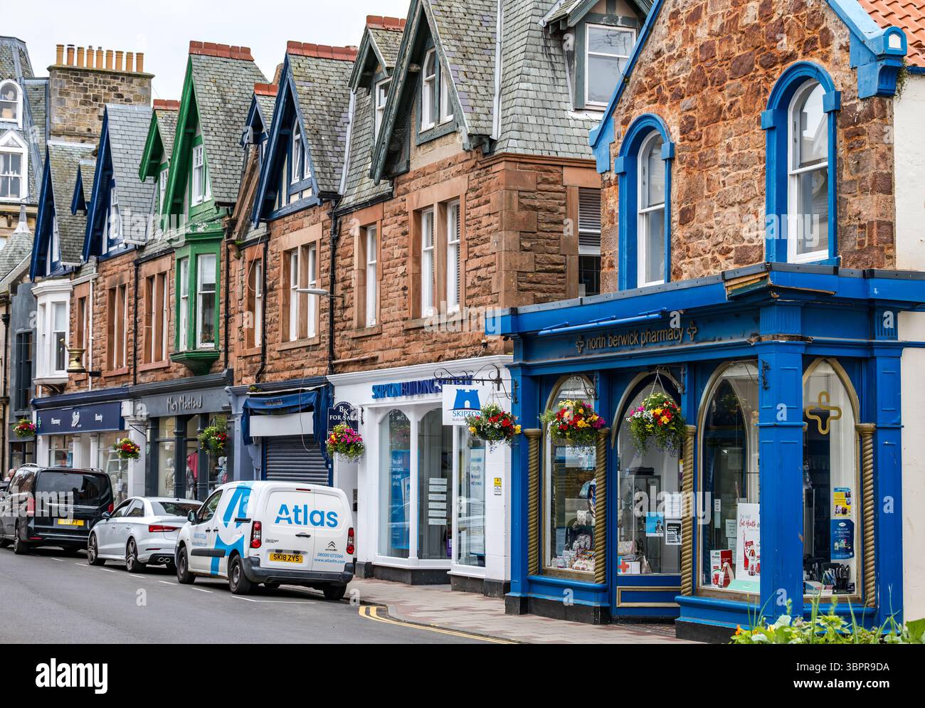 Farmacia locale, farmacia o farmacia, North Berwick High Street, East Lothian, Scozia, Regno Unito Foto Stock