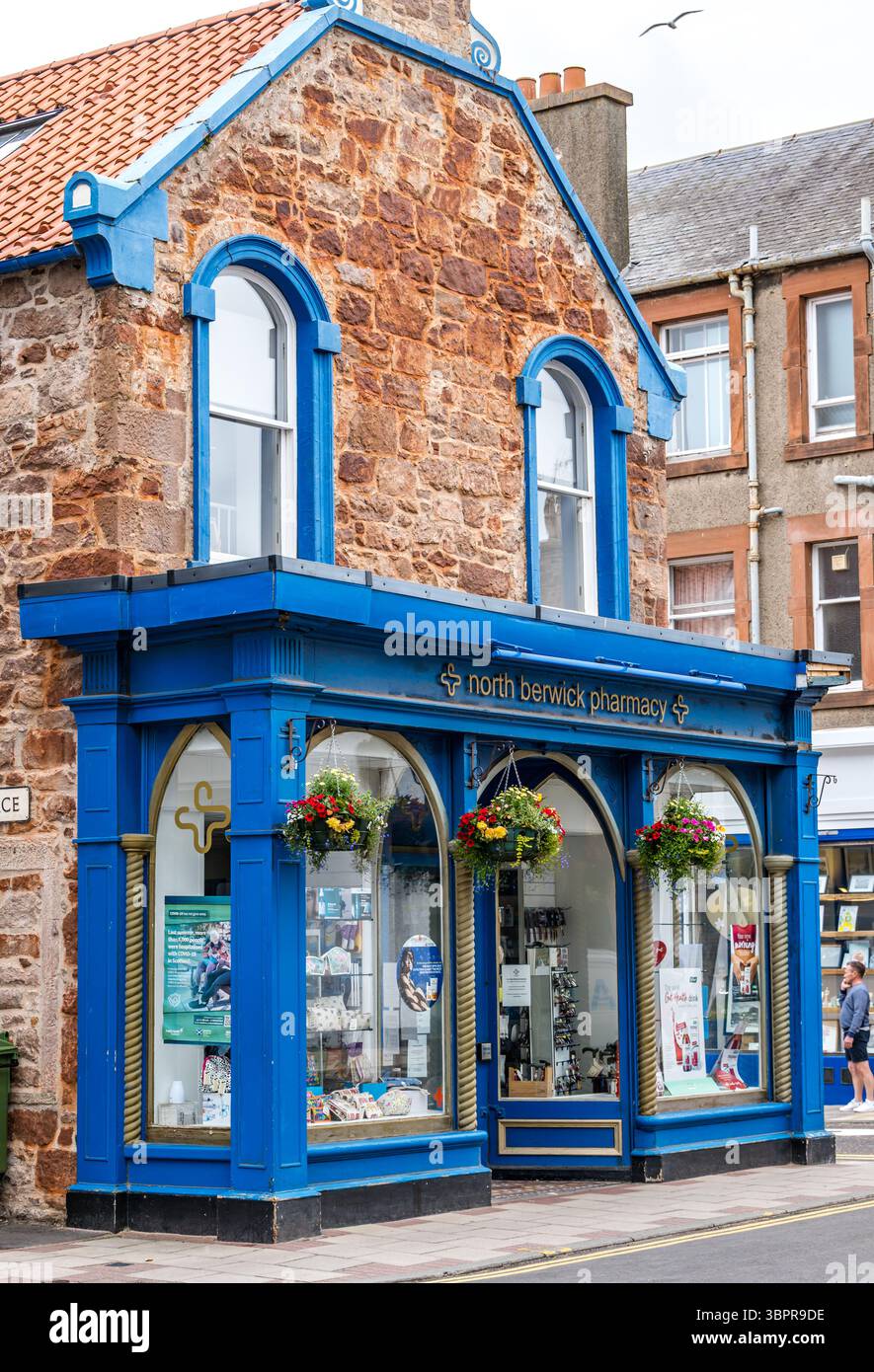 Farmacia locale, farmacia o farmacia, North Berwick High Street, East Lothian, Scozia, Regno Unito Foto Stock