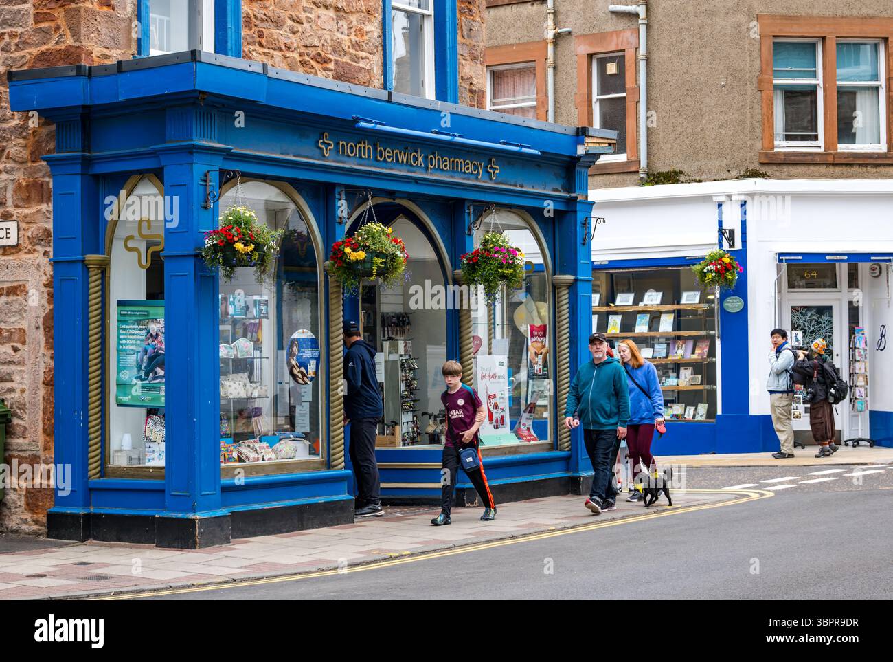 Farmacia locale, farmacia o farmacia, North Berwick High Street, East Lothian, Scozia, Regno Unito Foto Stock