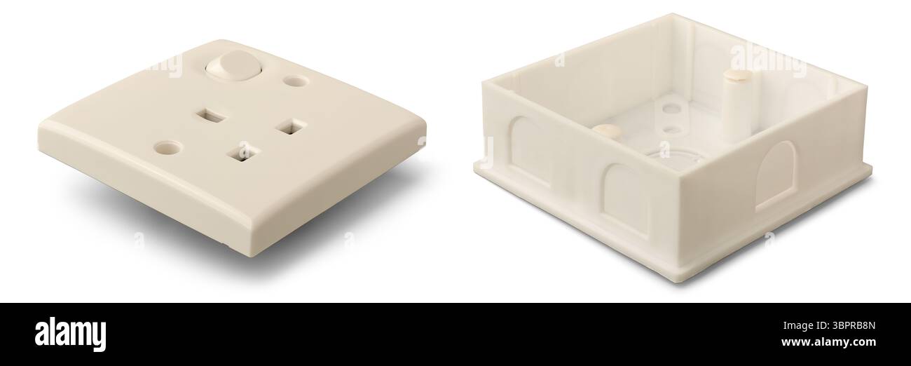 Piastra frontale per presa a muro tipo G a tre pin e scatola posteriore in plastica con sfondo bianco isolato, impianto elettrico o sistema di cablaggio domestico Foto Stock