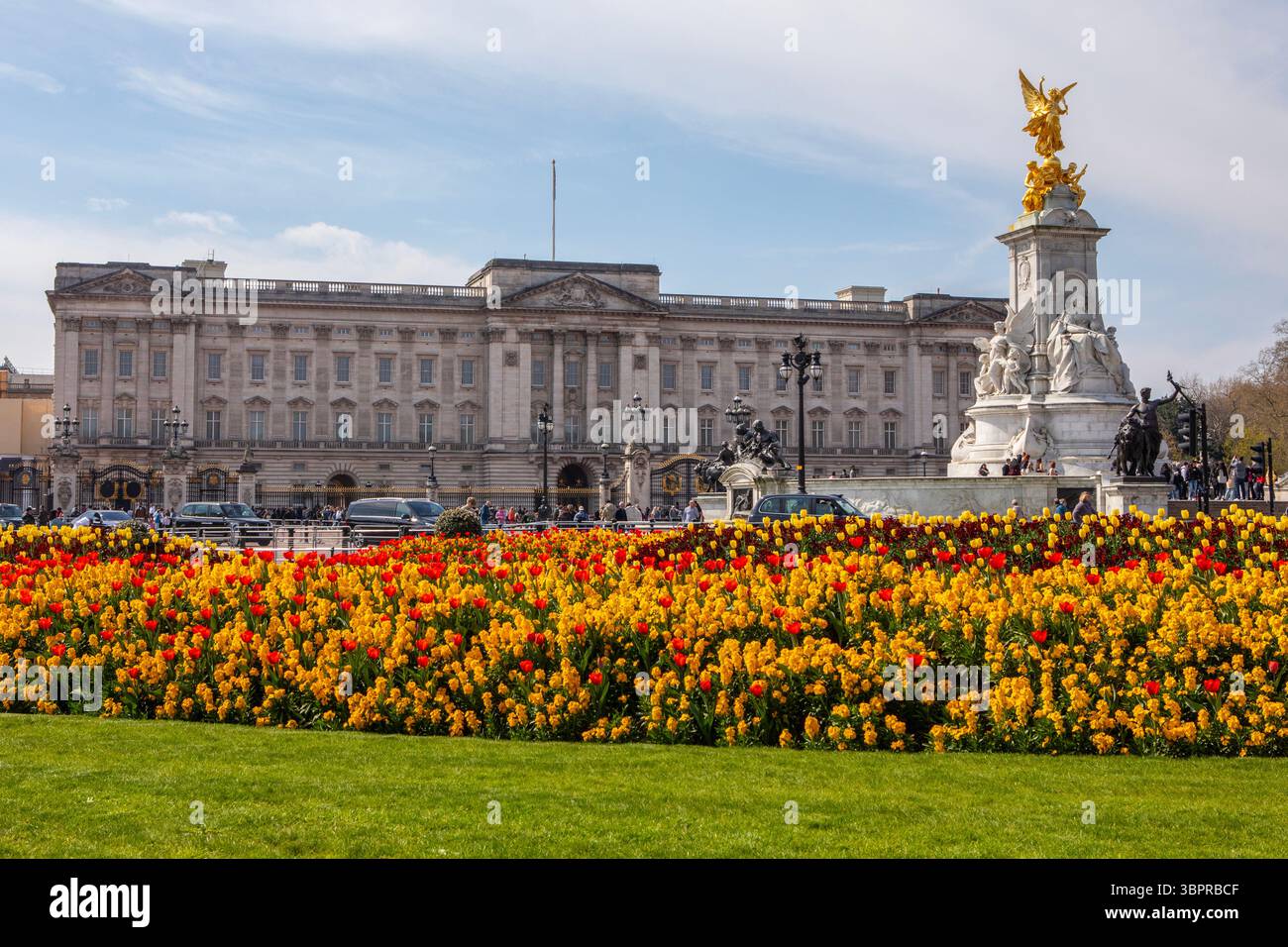 Londra, Regno Unito - 8 aprile 2025: Splendida vista di Buckingham Palace a Westminster, Londra, Regno Unito. Foto Stock