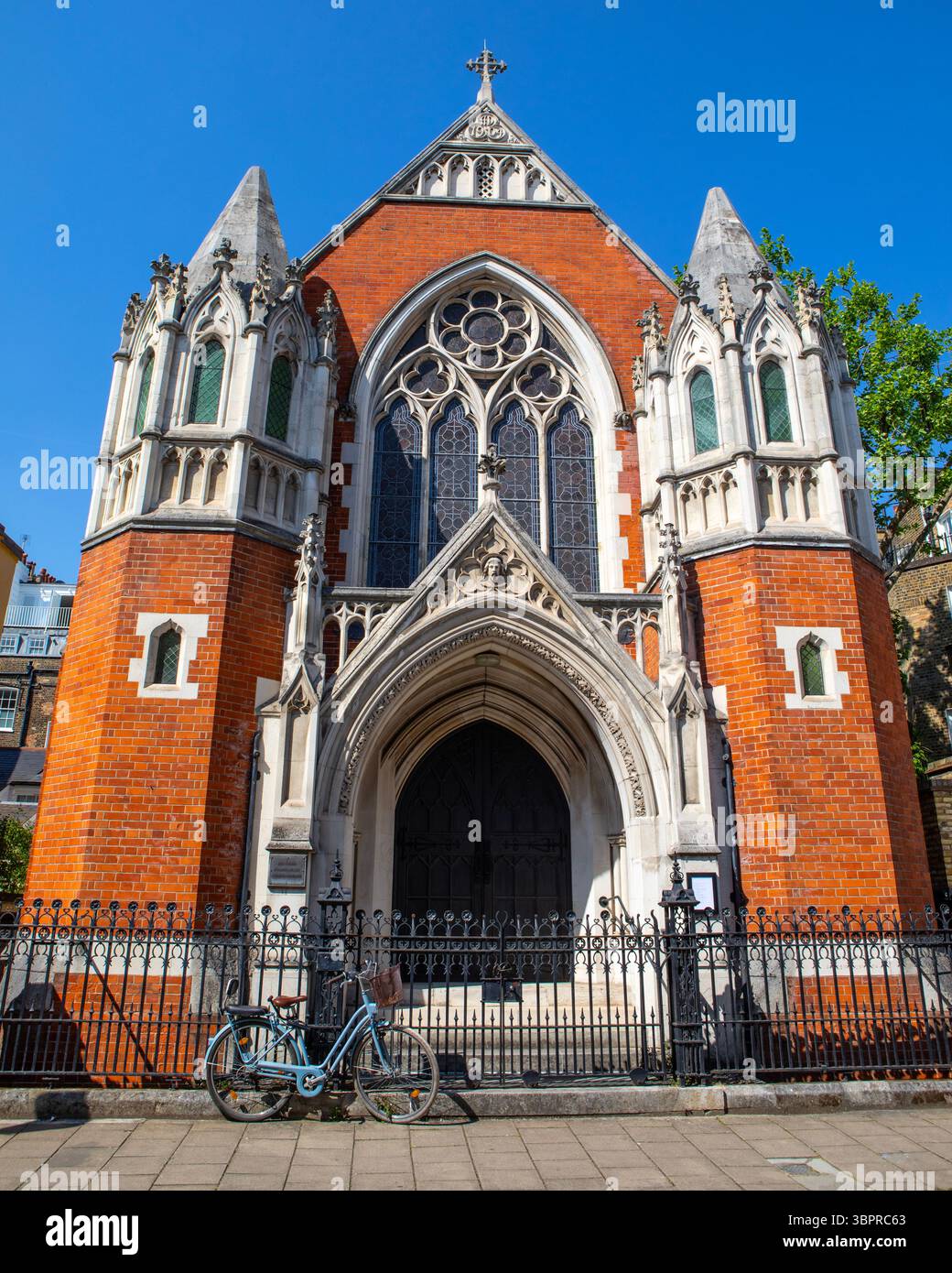 L'esterno della Deutsche Evangelische Christuskirche, situata in Montpelier Place a Knightsbridge, Londra, Regno Unito. Foto Stock