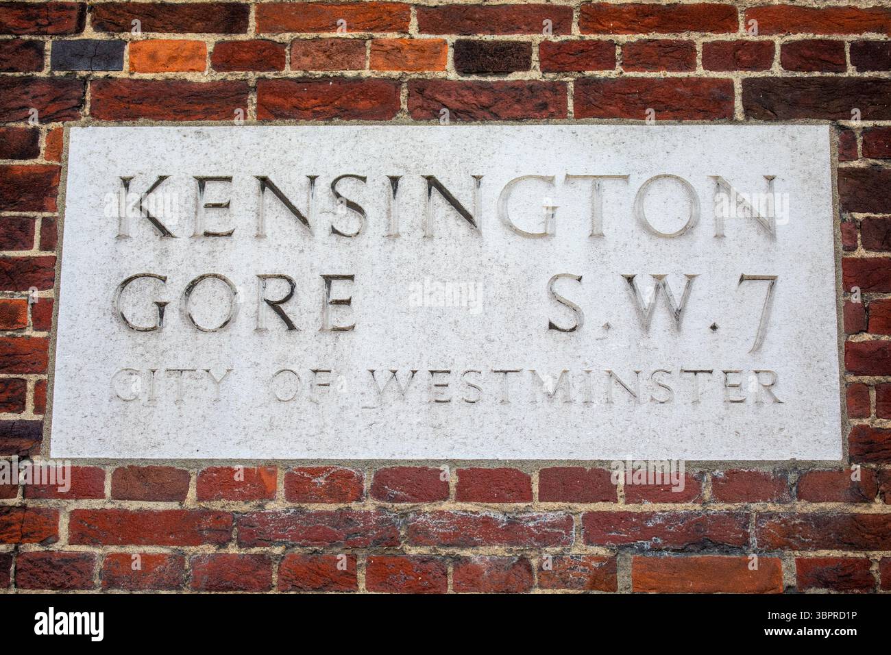 Londra, Regno Unito - 29 aprile 2025: Primo piano di un cartello stradale per Kensington Gore a Kensington, Londra, Regno Unito. Foto Stock