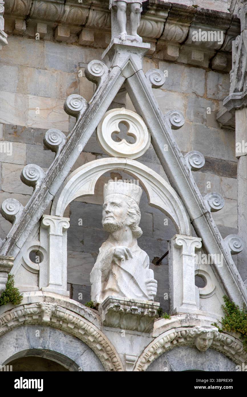 Dettaglio esterno del Battistero di San Giovanni di Pisa, noto anche come Battistero di San Giovanni, situato in Piazza dei Miracoli nella città di Pisa, Foto Stock
