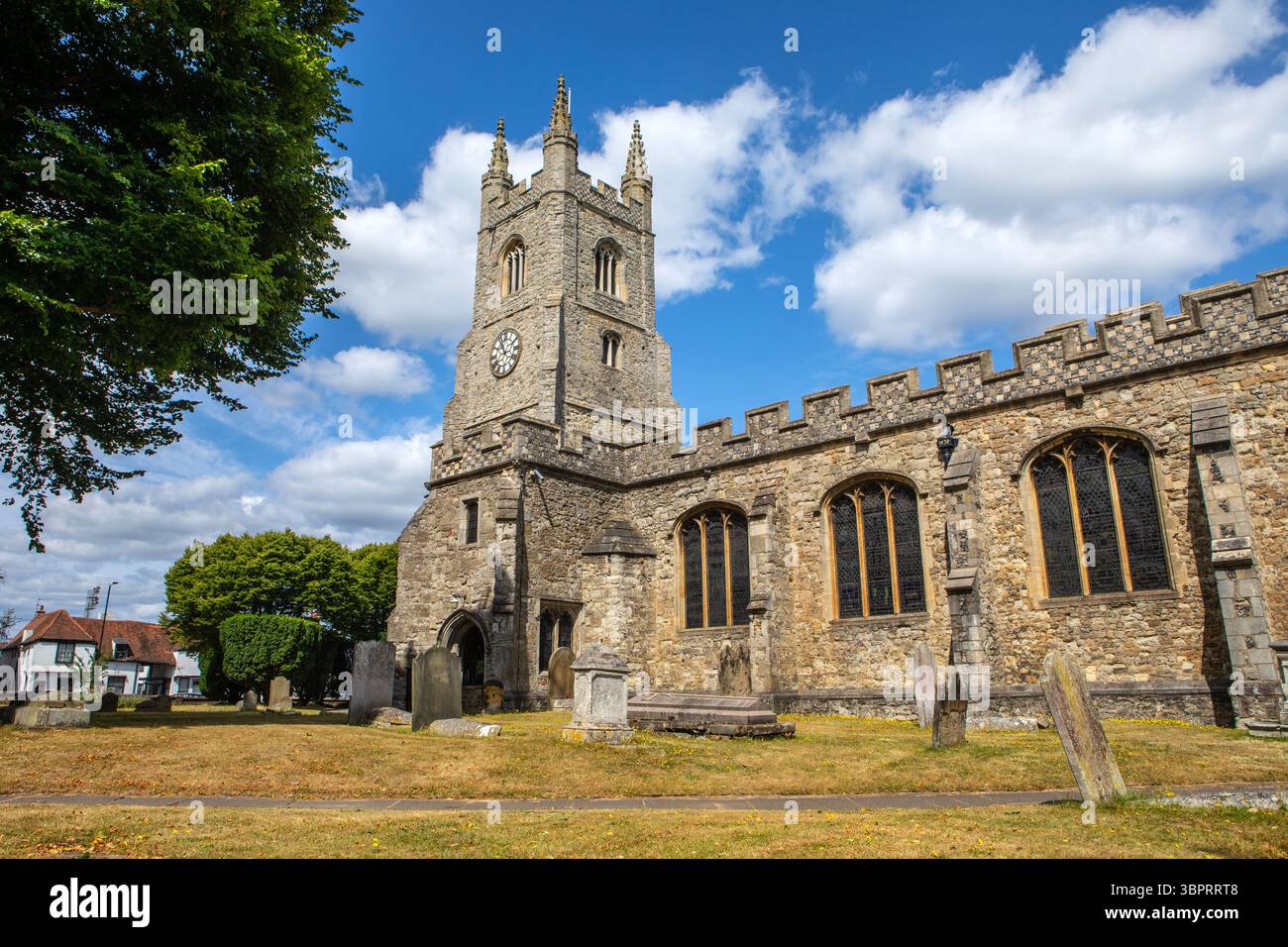 Splendida vista della chiesa di Santa Maria Vergine, conosciuta anche come chiesa di Santa Maria nella zona di Prittlewell a Southend-on-Sea nell'Essex, Regno Unito. Foto Stock